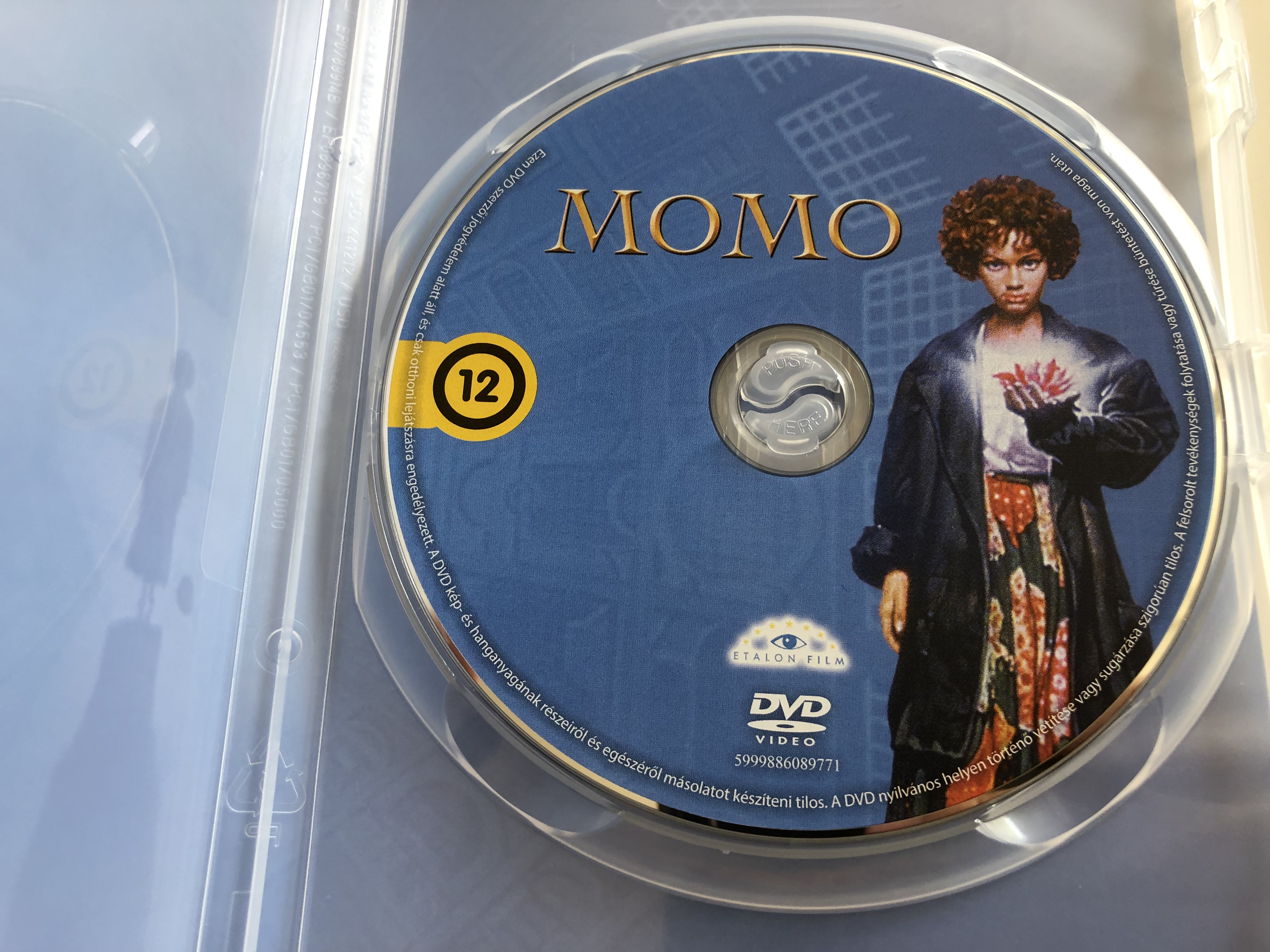 momo-dvd-1986-directed-by-johannes-schaaf-starring-radost-bokel-mario-adorf-armin-mueller-stahl-sylvester-groth-leopoldo-trieste-2-.jpg