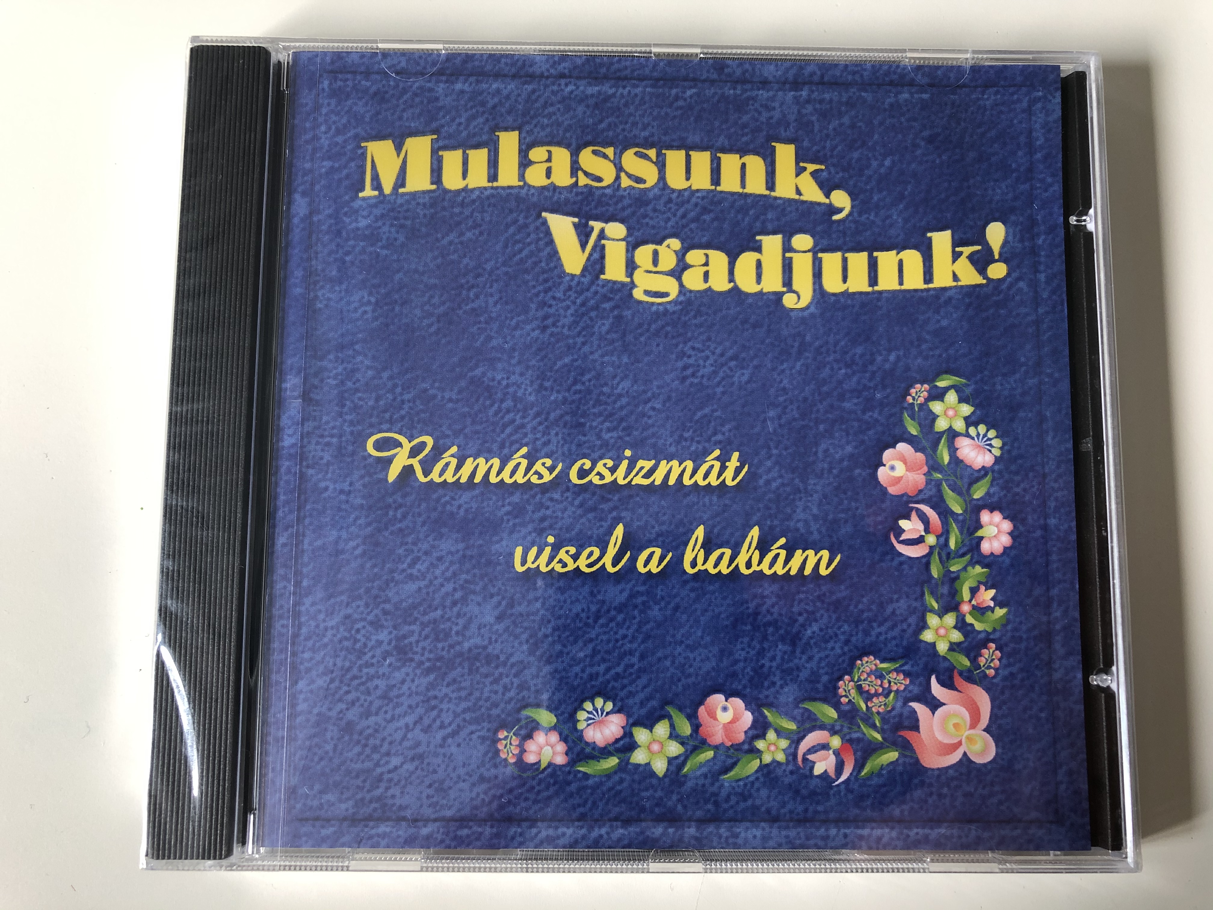 mulassunk-vigadjunk-ramas-csizmat-visel-a-babam-musicdome-kft-audio-cd-2005-5998175162218-1-.jpg