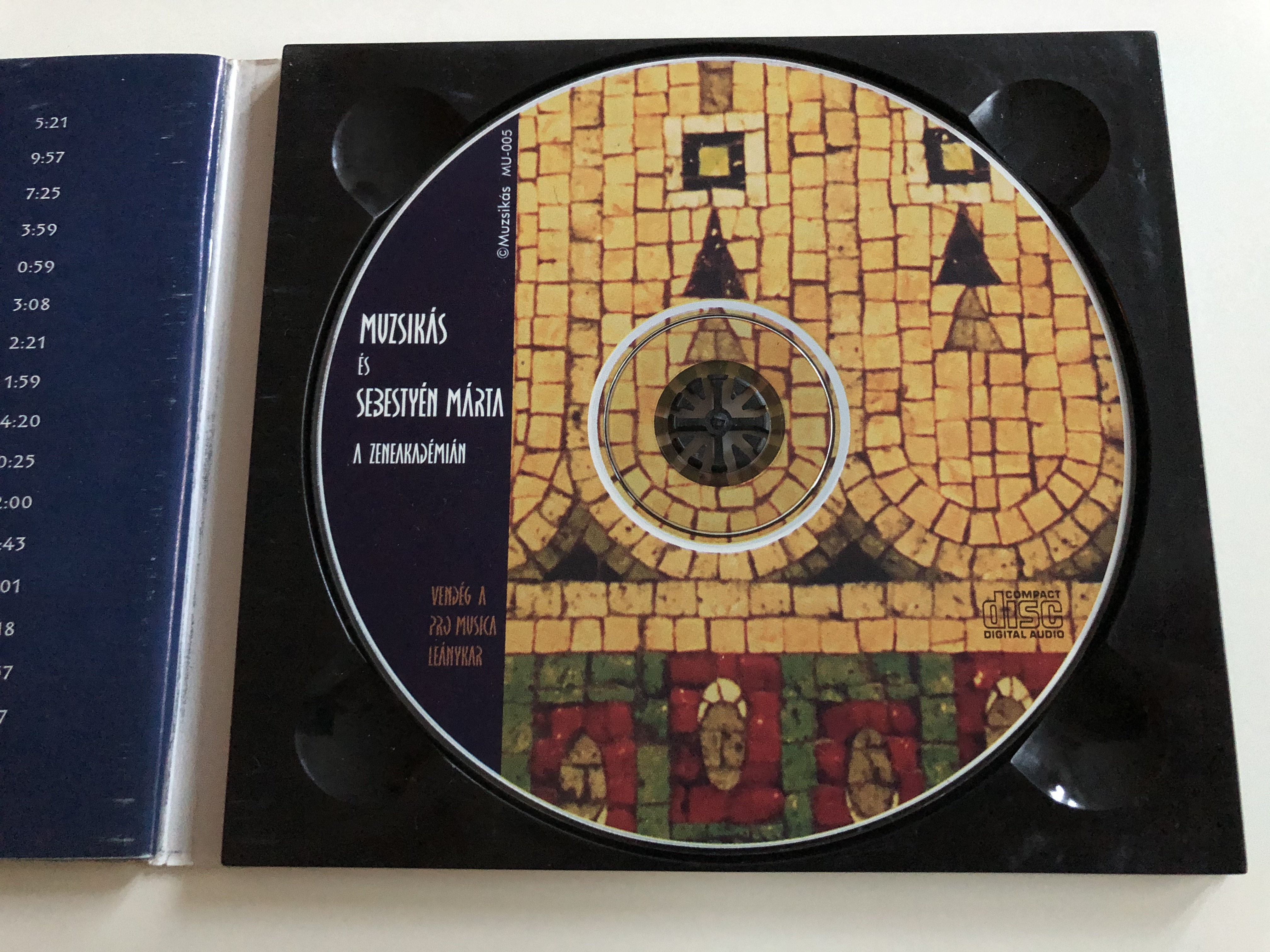 muzsik-s-s-sebesty-n-m-rta-a-zeneakad-mi-n-vendeg-a-pro-musica-leanykar-muzsik-s-audio-cd-2003-mu-005-2-.jpg