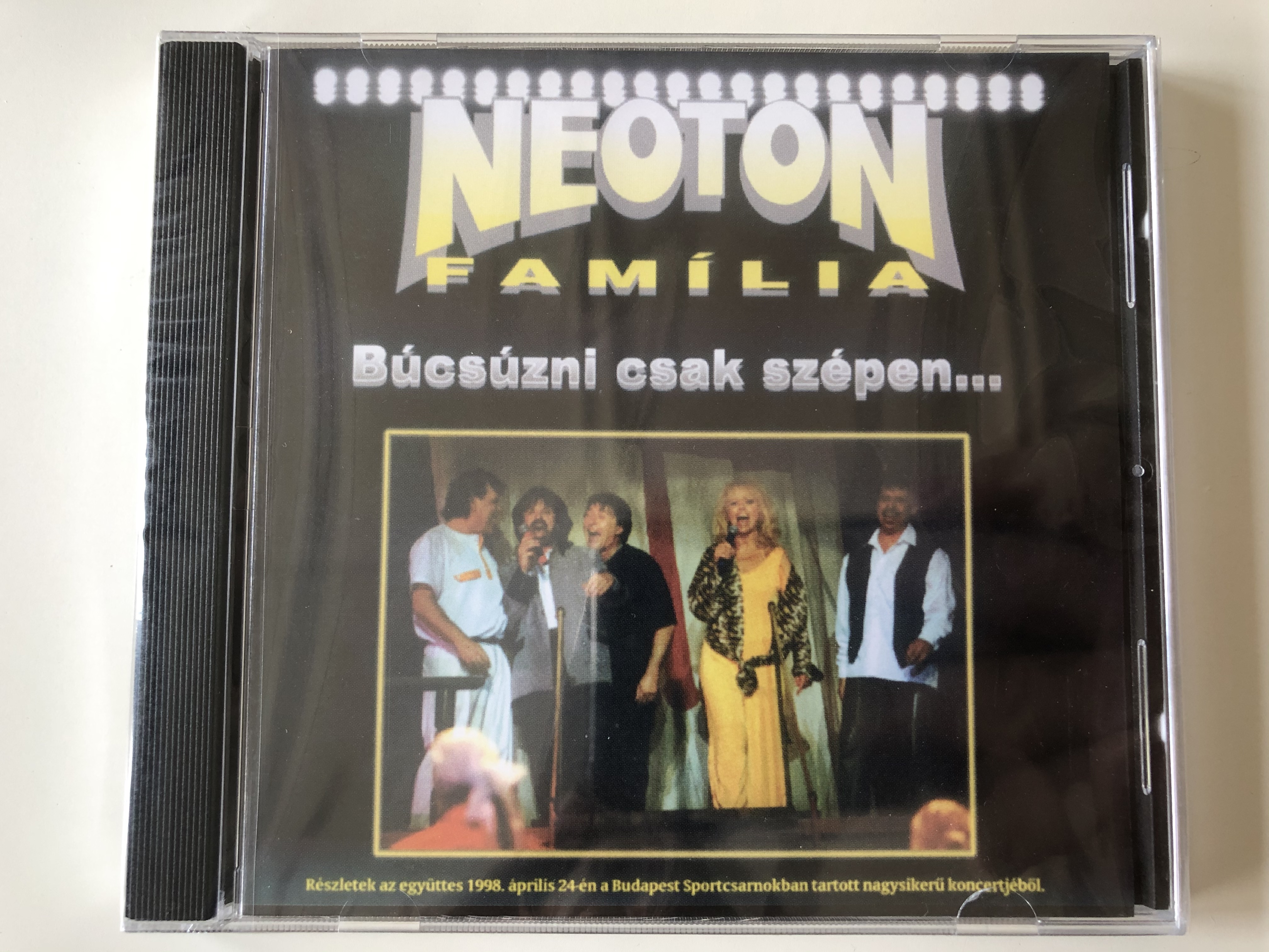 Neoton Família ‎– Búcsúzni Csak Szépen... / Reszletek az egyuttes 1998.  aprilis 24-en a Budapest Sportcsarnokban tartott nagysikeru koncertjebol. /  Magneoton ‎Audio CD / 63984-24085-23 - bibleinmylanguage