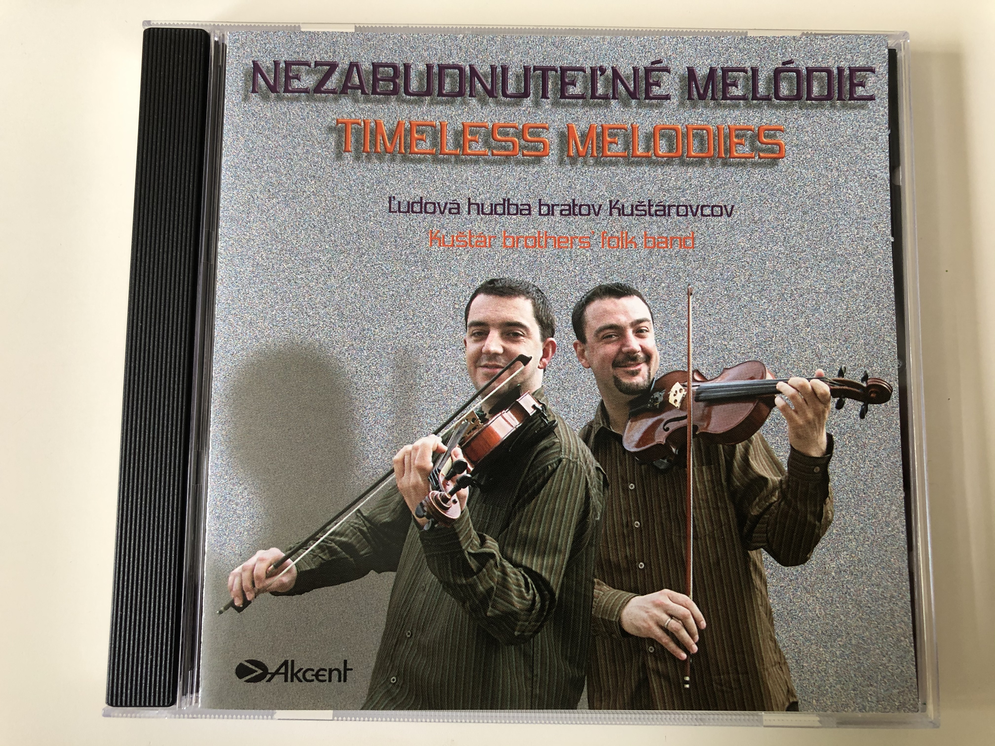nezabudnutel-ne-melodie-temeless-melodies-l-udova-hudba-bratov-ku-tarovcov-ku-tar-brothers-folk-band-akcent-audio-cd-2005-at-0197-2-1-.jpg