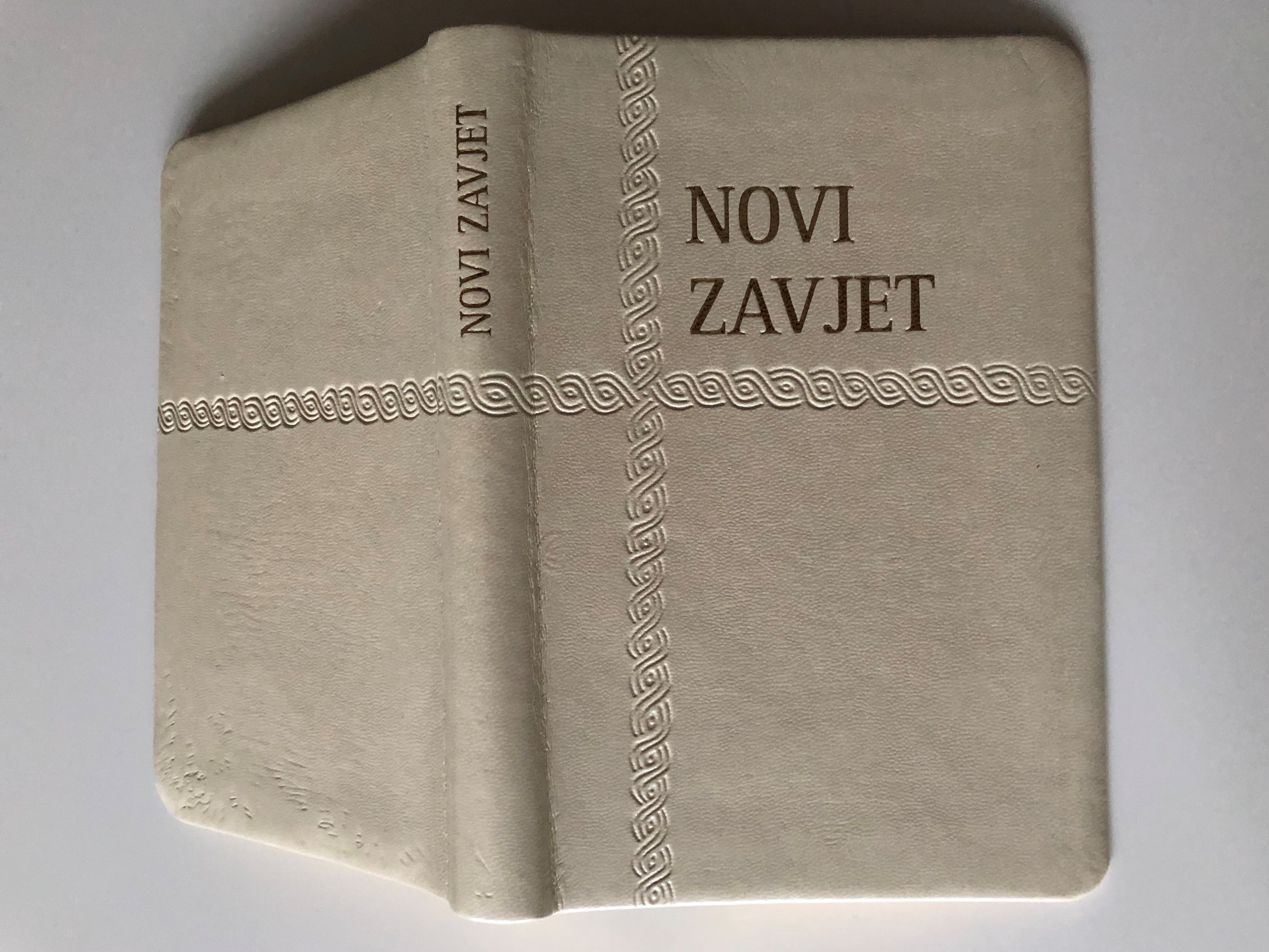 novi-zavjet-new-testament-in-croatian-language-white-leather-bound-golden-edges-13a-.jpg