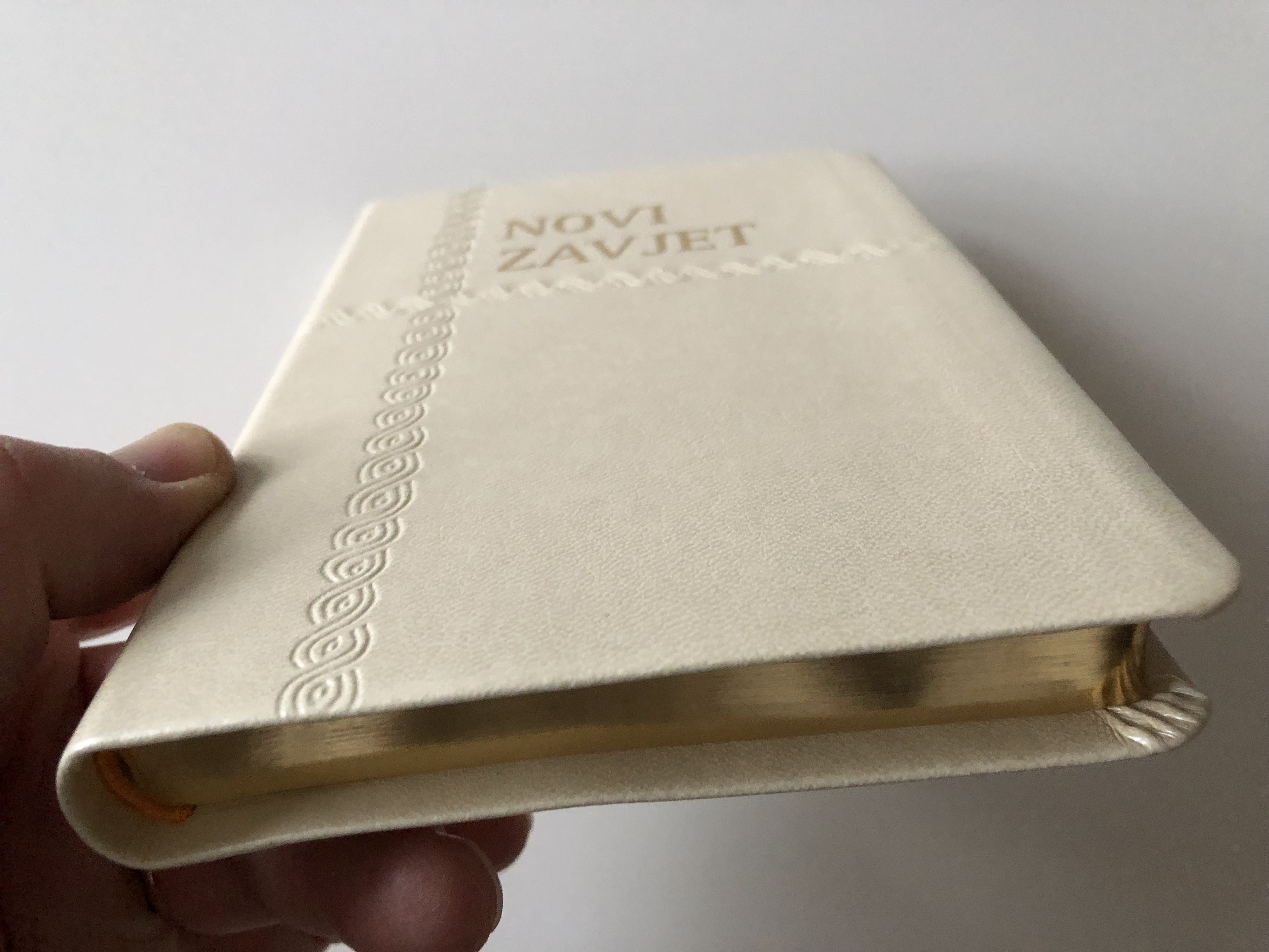 novi-zavjet-new-testament-in-croatian-language-white-leather-bound-golden-edges-2-.jpg