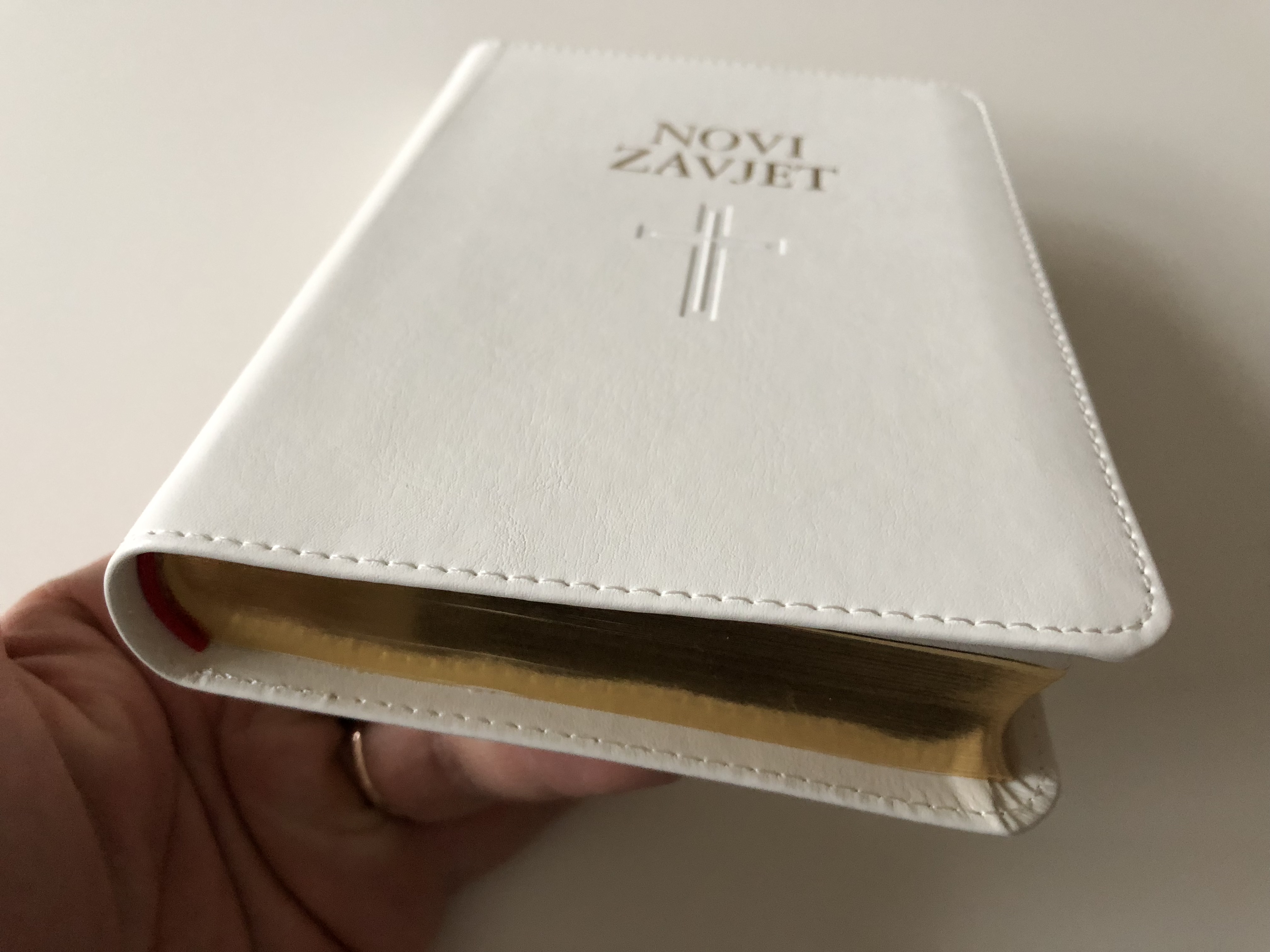 novi-zavjet-the-new-testament-in-croatian-language-leather-bound-white-golden-edges-hbd-2017-2-.jpg