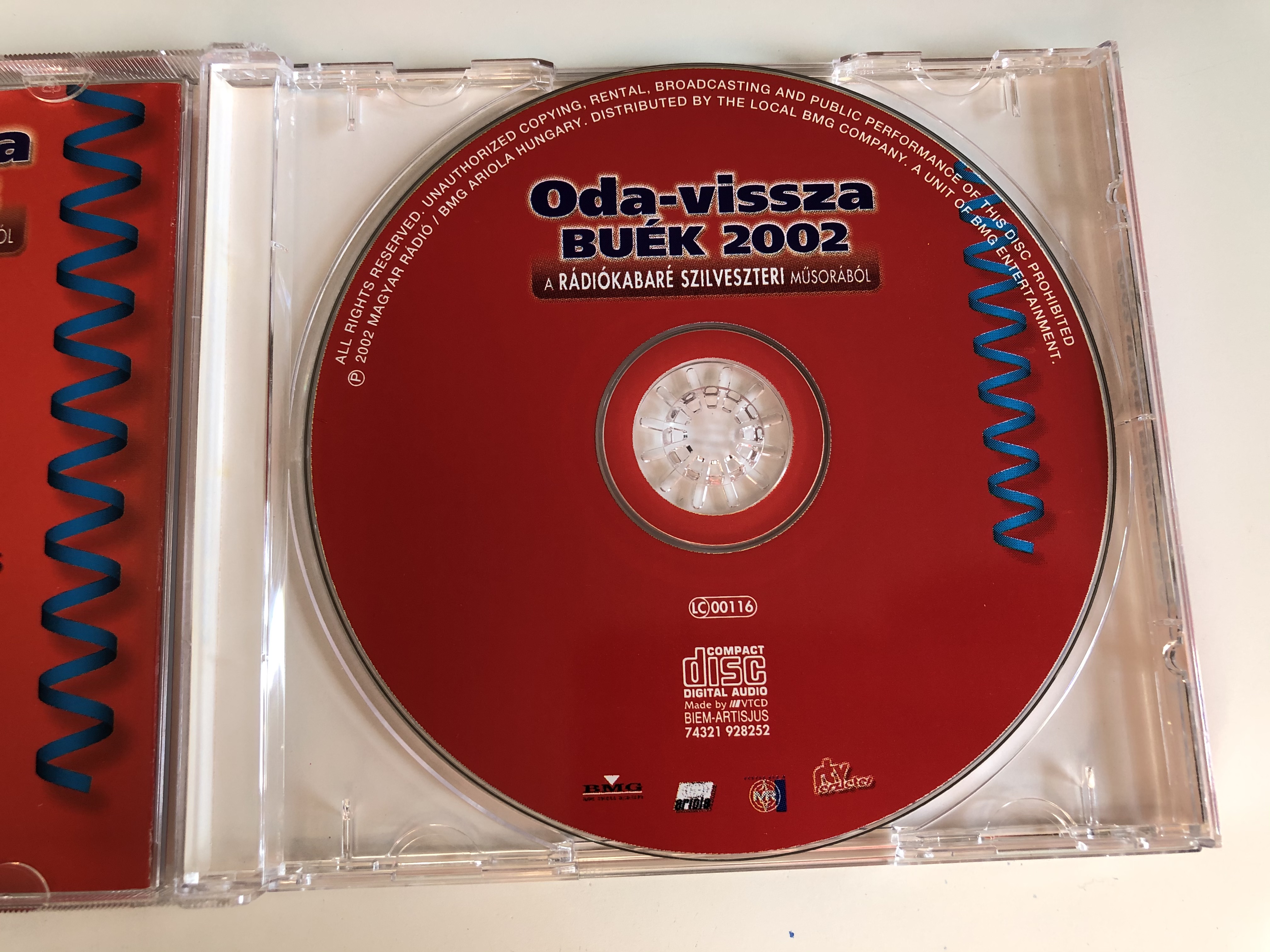 oda-vissza-buek-2002-a-radiokabare-szilveszteri-musorabol-szovivo-fabry-sandor-szerkeszto-rendezo-farkashazy-tivadar-es-sinko-peter-magyar-radio-audio-cd-2002-74321-928252-4-.jpg