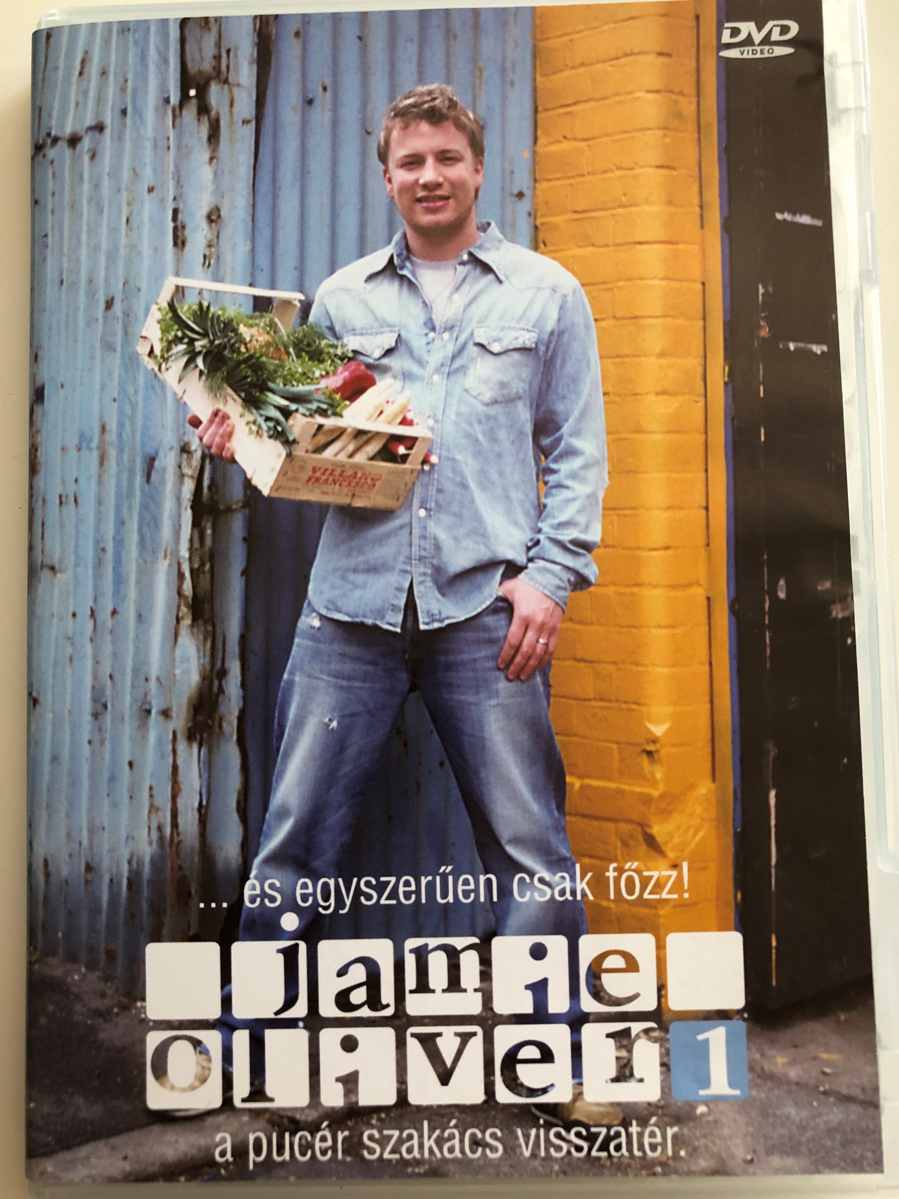 Oliver's Twist DVD 2002 Jamie Oliver vol. 1 / A pucér szakács visszatér /  Főzzünk megint egyszerűen! / Directed by Brian Klein / 3 episodes / Cooking  with Jamie Oliver - Bible in My Language