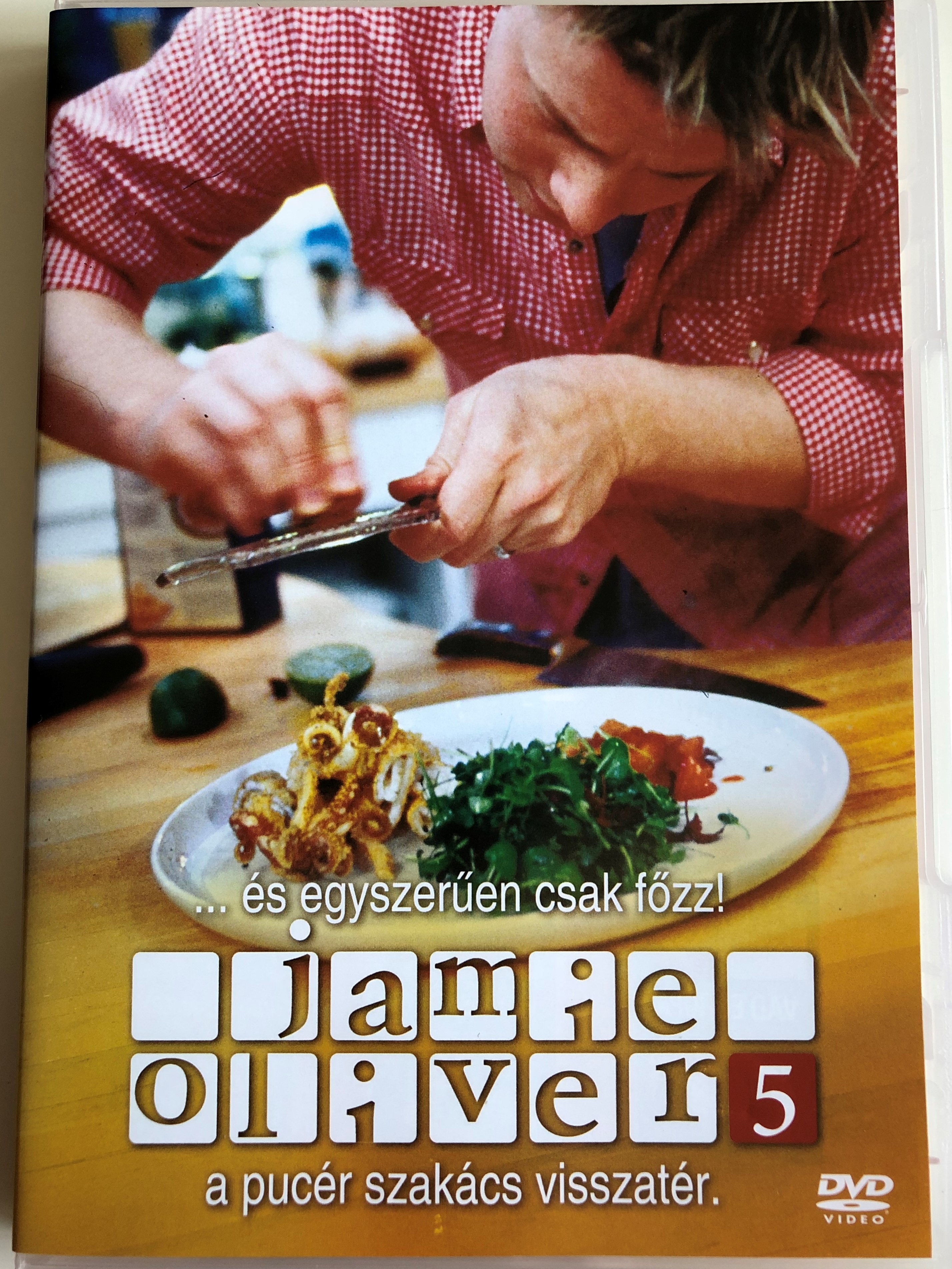 oliver-s-twist-the-naked-chef-dvd-2002-jamie-oliver-5-a-puc-r-szak-cs-visszat-r-directed-by-brian-klein-3-episodes-cooking-with-jamie-oliver-1-.jpg