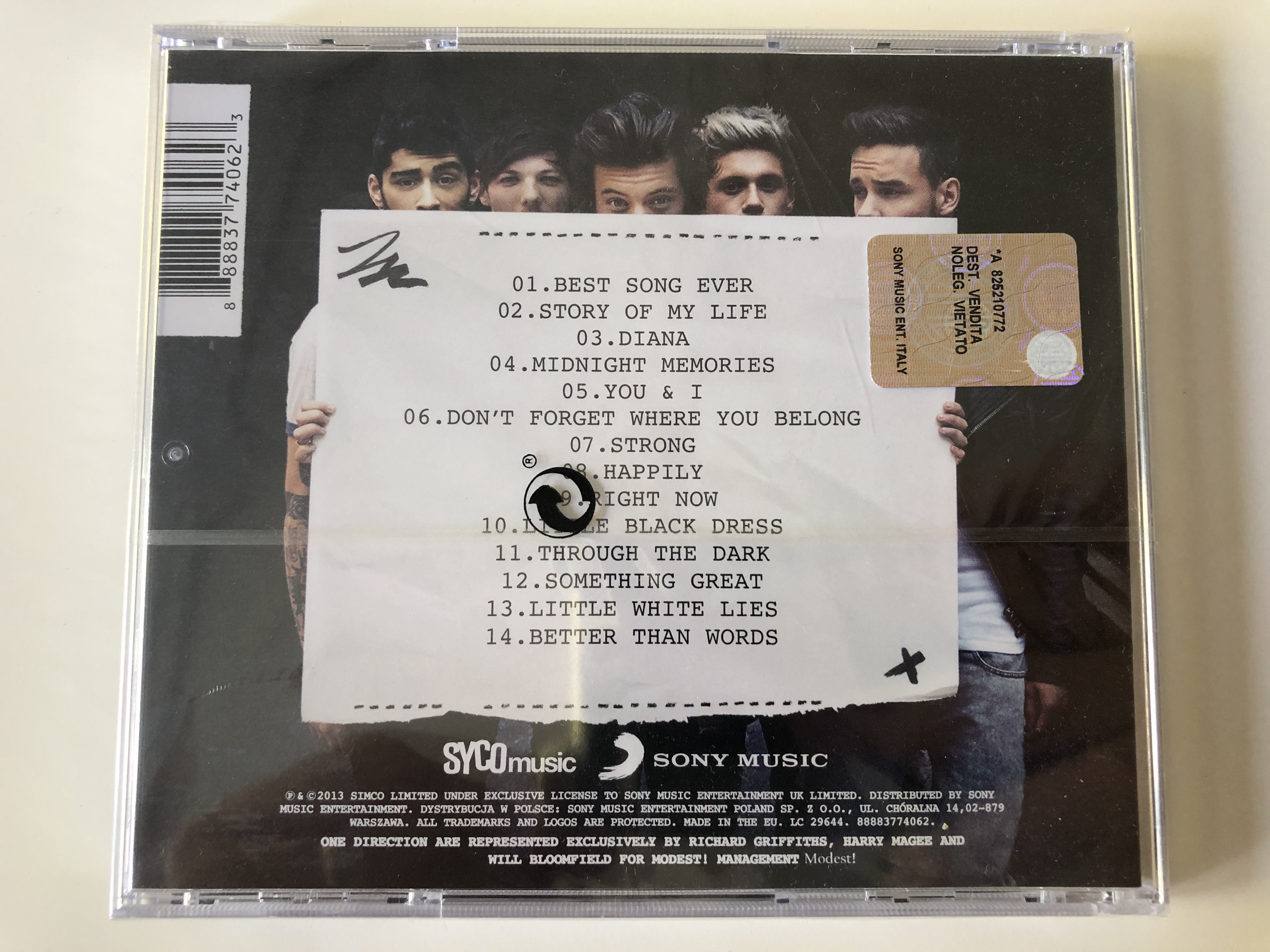 one-direction-midnight-memories-the-new-album-from-one-direction-includes-the-massive-hits-best-song-ever-story-of-my-life-sony-music-audio-cd-2013-88883774062-2-.jpg