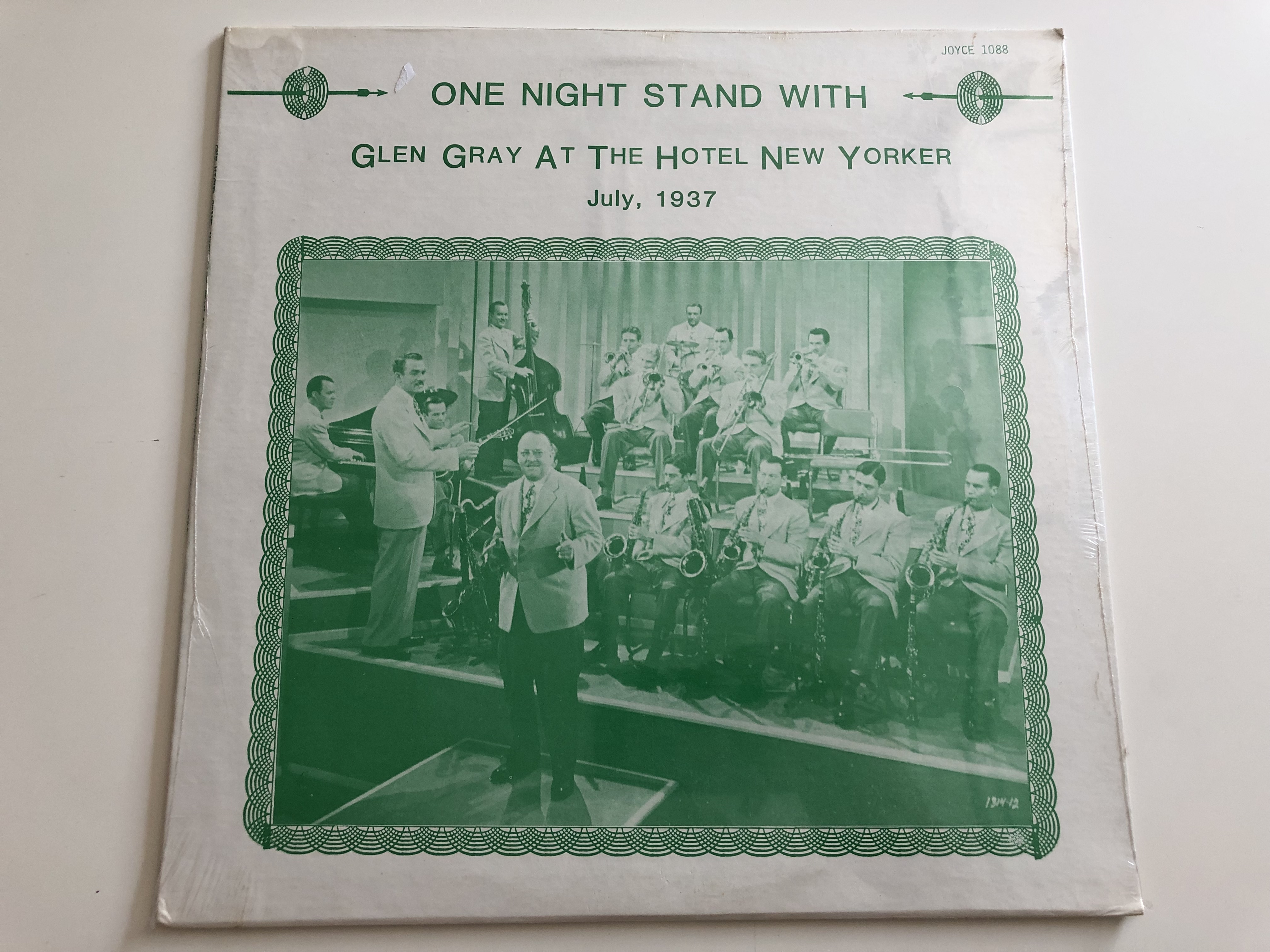 one-night-stand-with-glen-gray-at-the-hotel-new-yorker-july-1937-joyce-lp-1088-1-.jpg