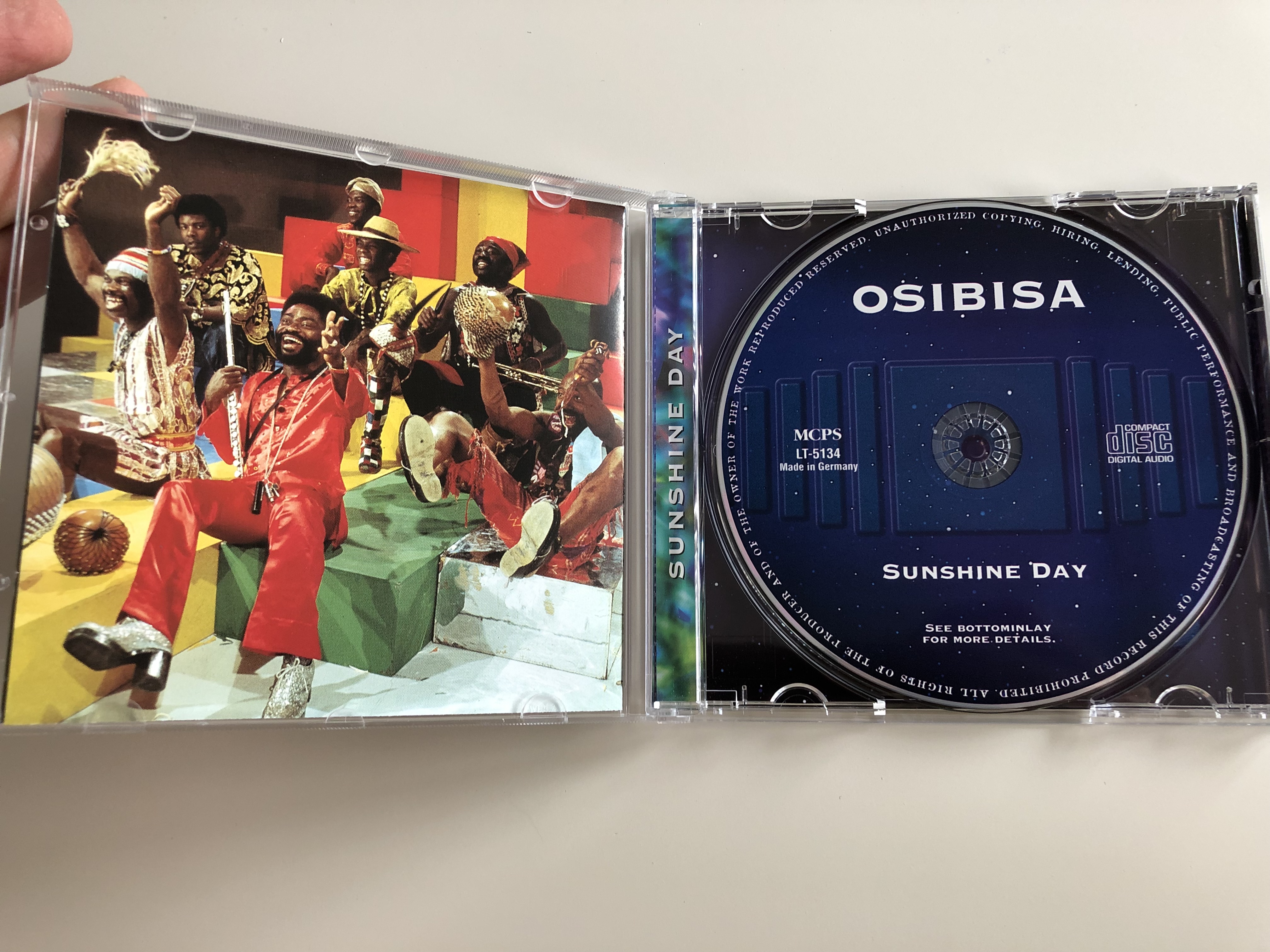 osibisa-sunshine-day-live-concert-welcome-home-ayiko-bia-living-loving-feeling-fire-encore-survival-audio-cd-2000-lt-5134-1-.jpg