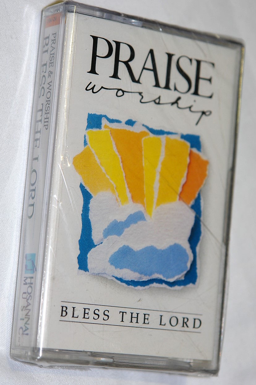 praise-worship-bless-the-lord-hosanna-music-audio-cassette-hm-24-1-.jpg