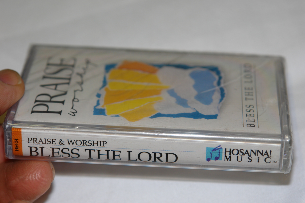 praise-worship-bless-the-lord-hosanna-music-audio-cassette-hm-24-2-.jpg