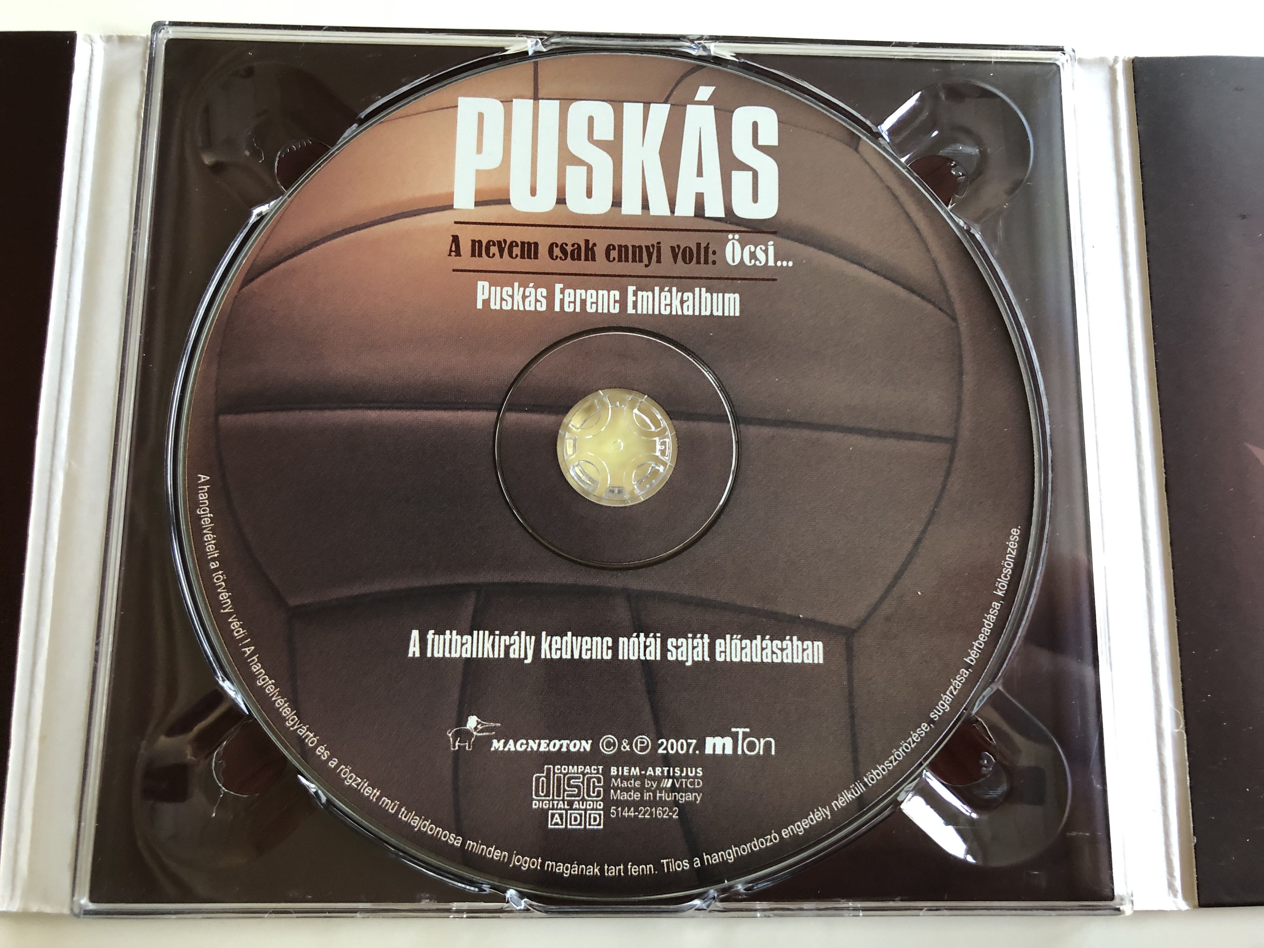 pusk-s-a-nevem-csak-ennyi-volt-csi...-audio-cd-2007-pusk-s-ferenc-eml-kalbum-a-futballegenda-kedvenc-n-t-i-saj-t-el-ad-sban-magneoton-4-.jpg