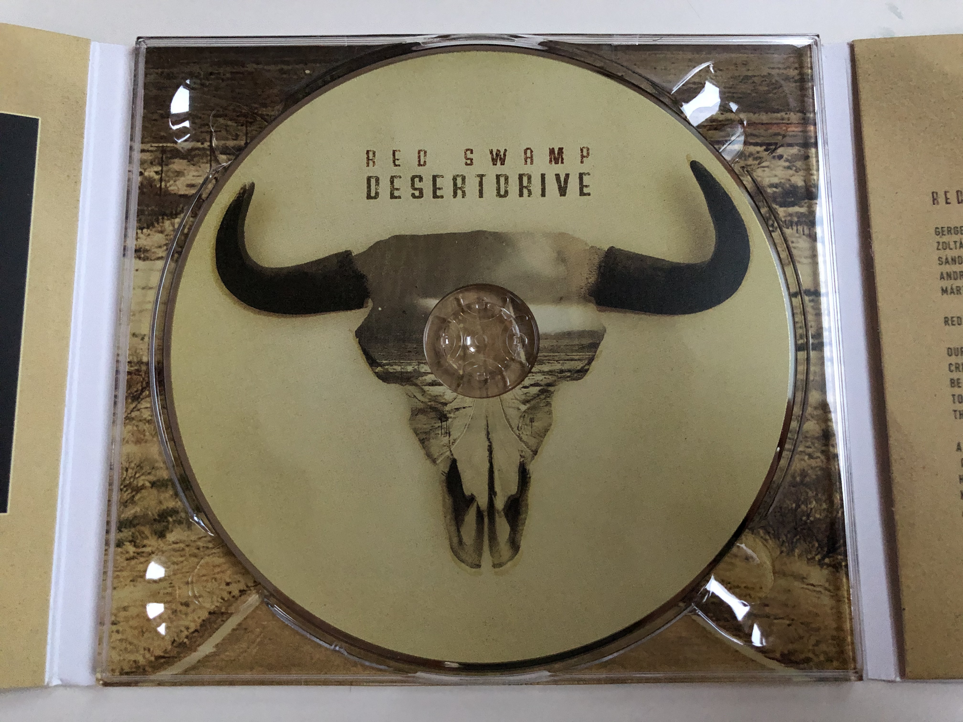 red-swamp-desertdrive-hunnia-audio-cd-2018-5999883044049-3-.jpg