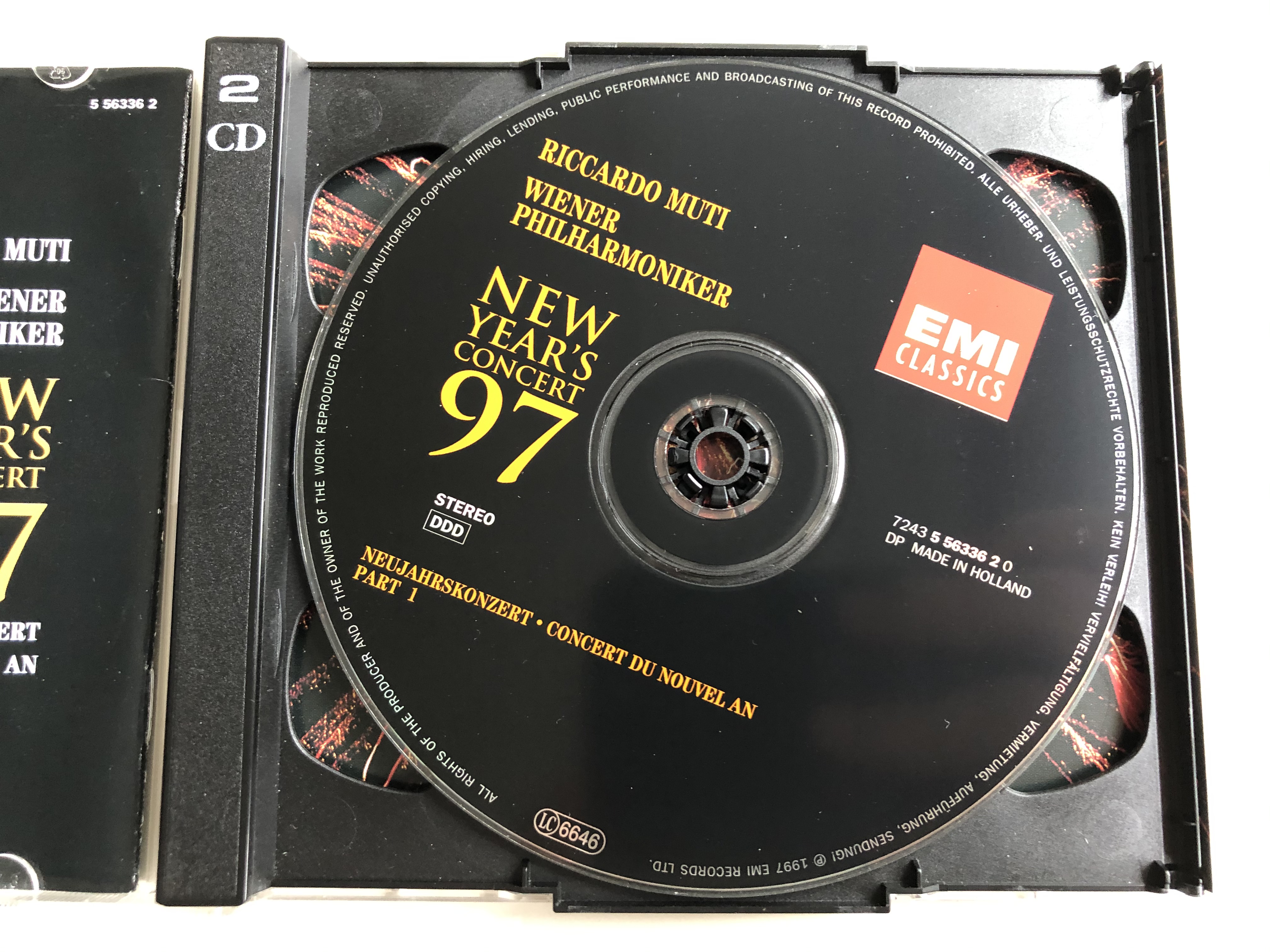 riccardo-muti-wiener-philharmoniker-new-year-s-concert-97-neujahrskonzert-concert-du-nouvel-an-emi-1897-1997-100-years-of-great-music-emi-classics-2x-audio-cd-1997-stereo-7243-5-56336-2-6-.jpg