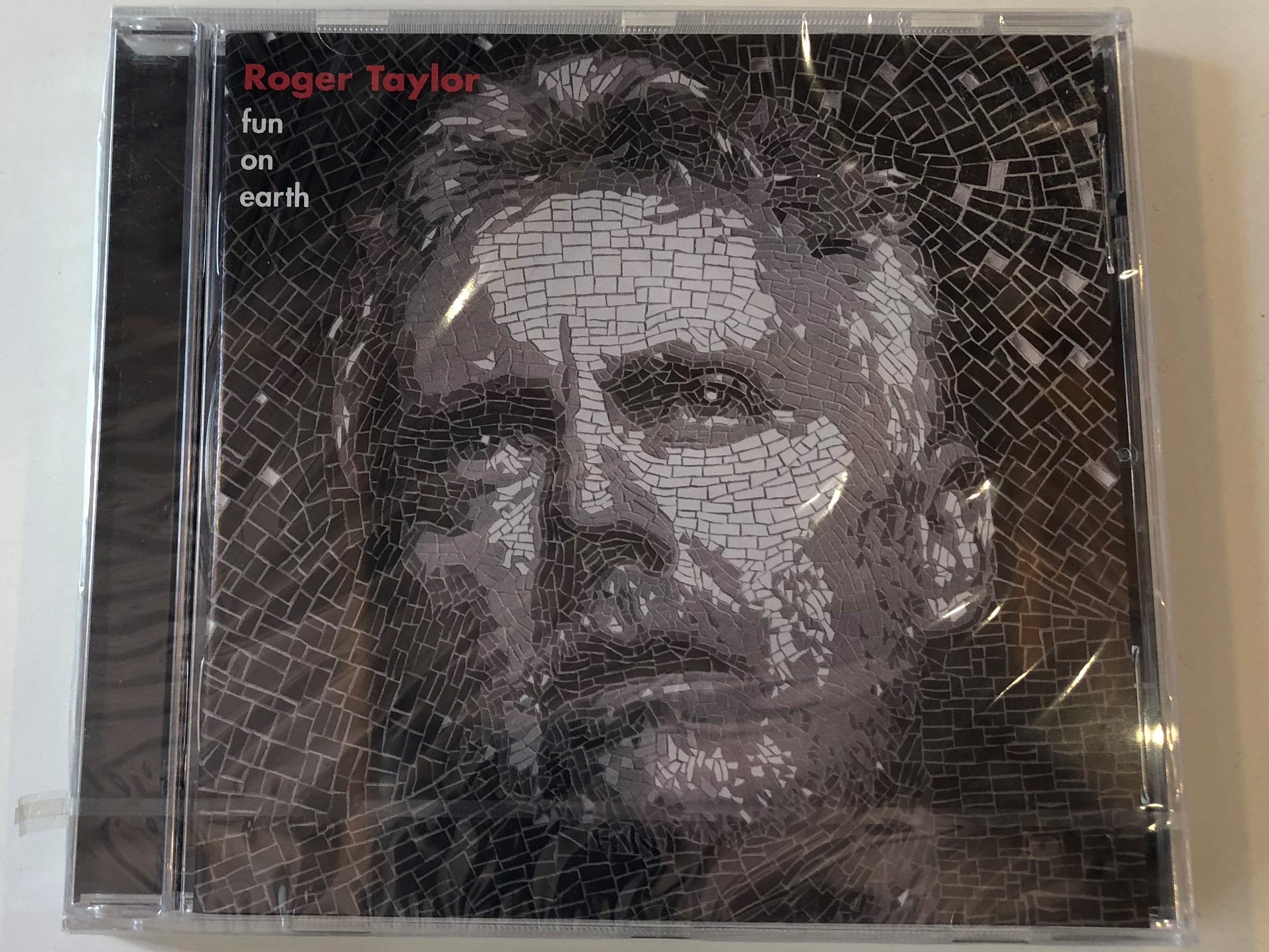 roger-taylor-fun-on-earth-virgin-emi-records-audio-cd-2013-0602537569984-1-.jpg