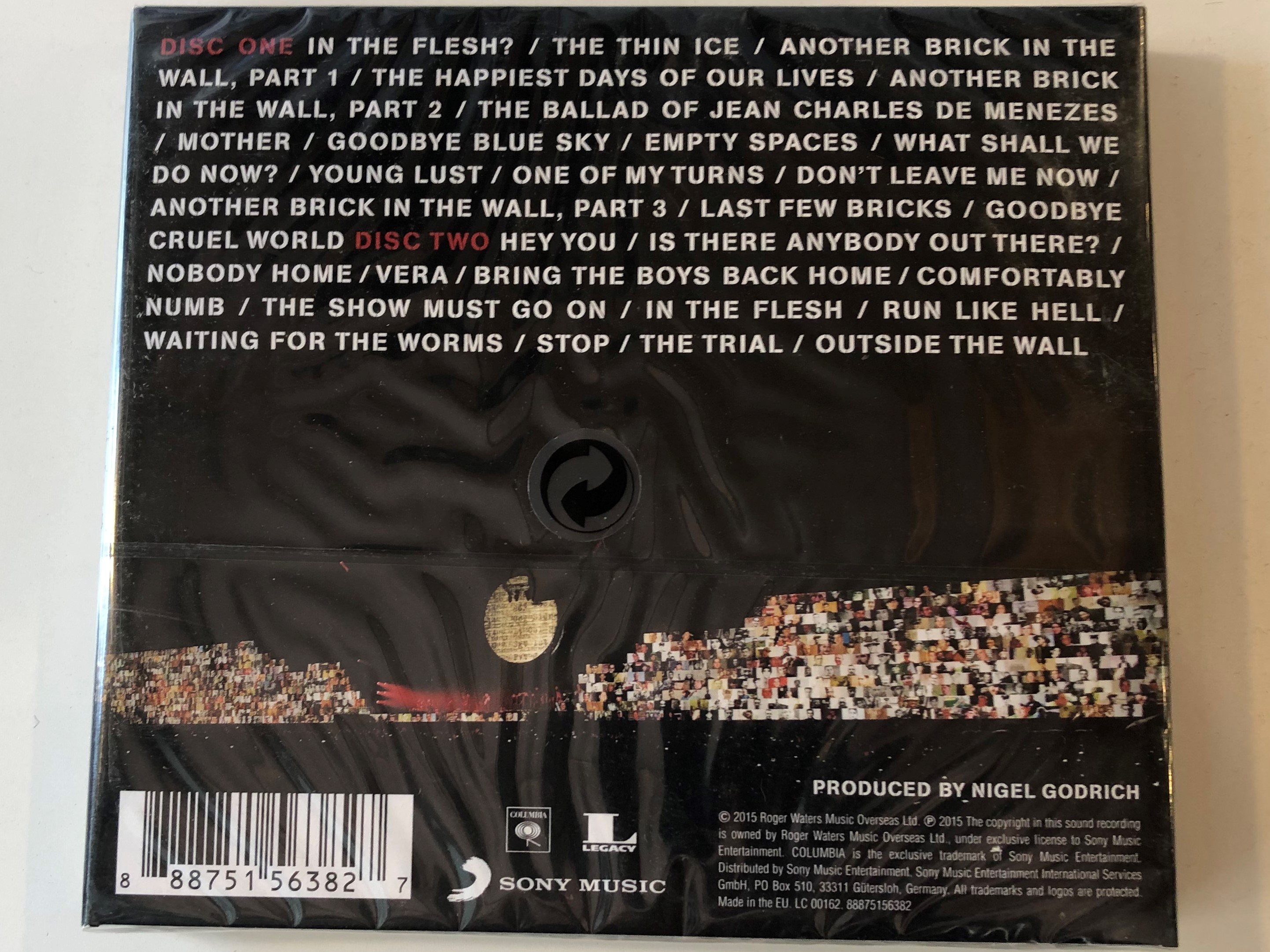 roger-waters-the-wall-the-soundtrack-from-a-film-by-roger-waters-and-sean-evans-2cd-set-featurinh-comfortably-numb-another-brick-in-the-wall-part-ii-mother-and-more-columbia-2.jpg