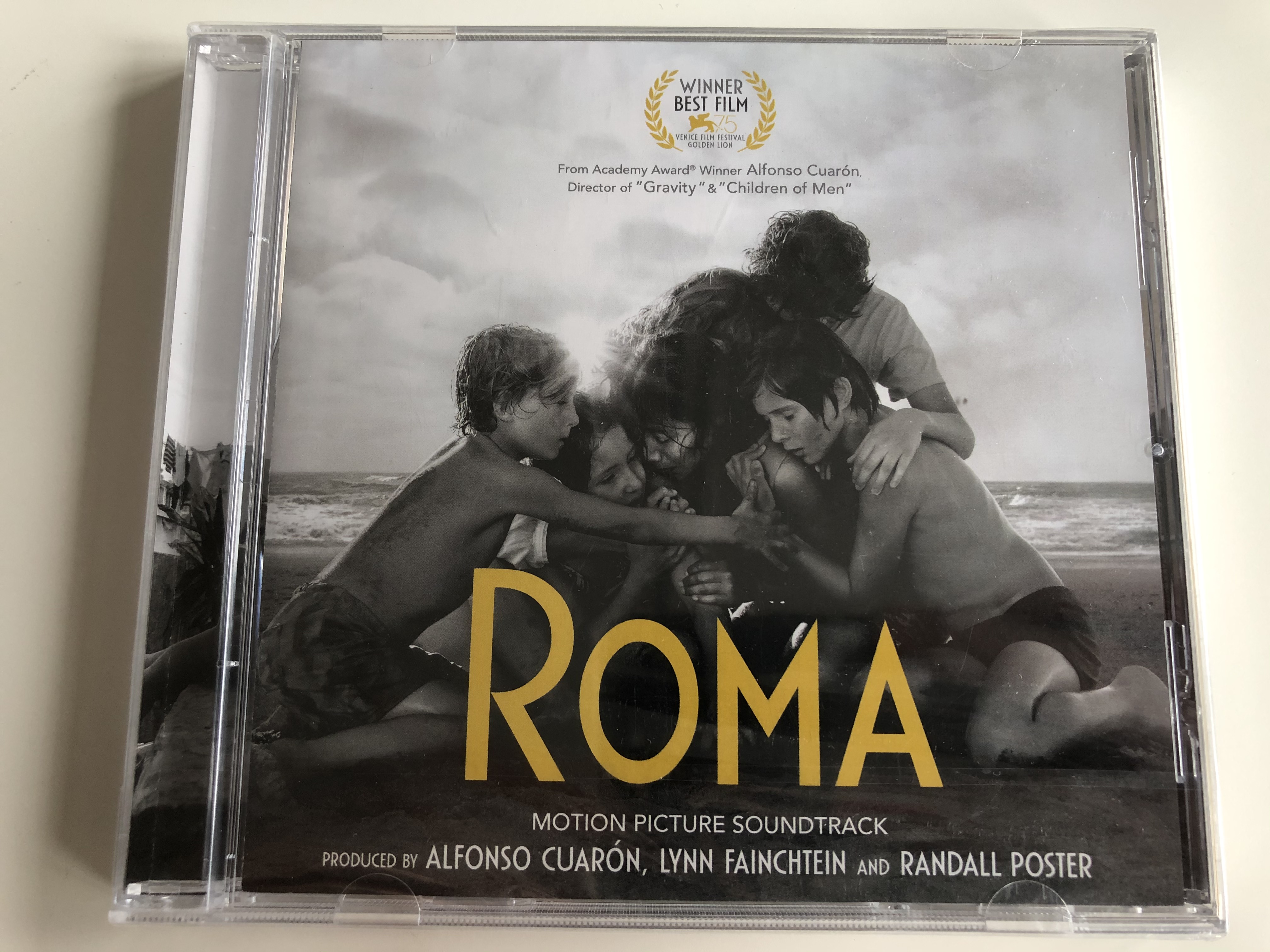 roma-motion-picture-soundtrack-produced-by-alfonso-cuaron-lynn-fainchtein-and-randall-poster-sony-music-audio-cd-2018-19075925932-1-.jpg