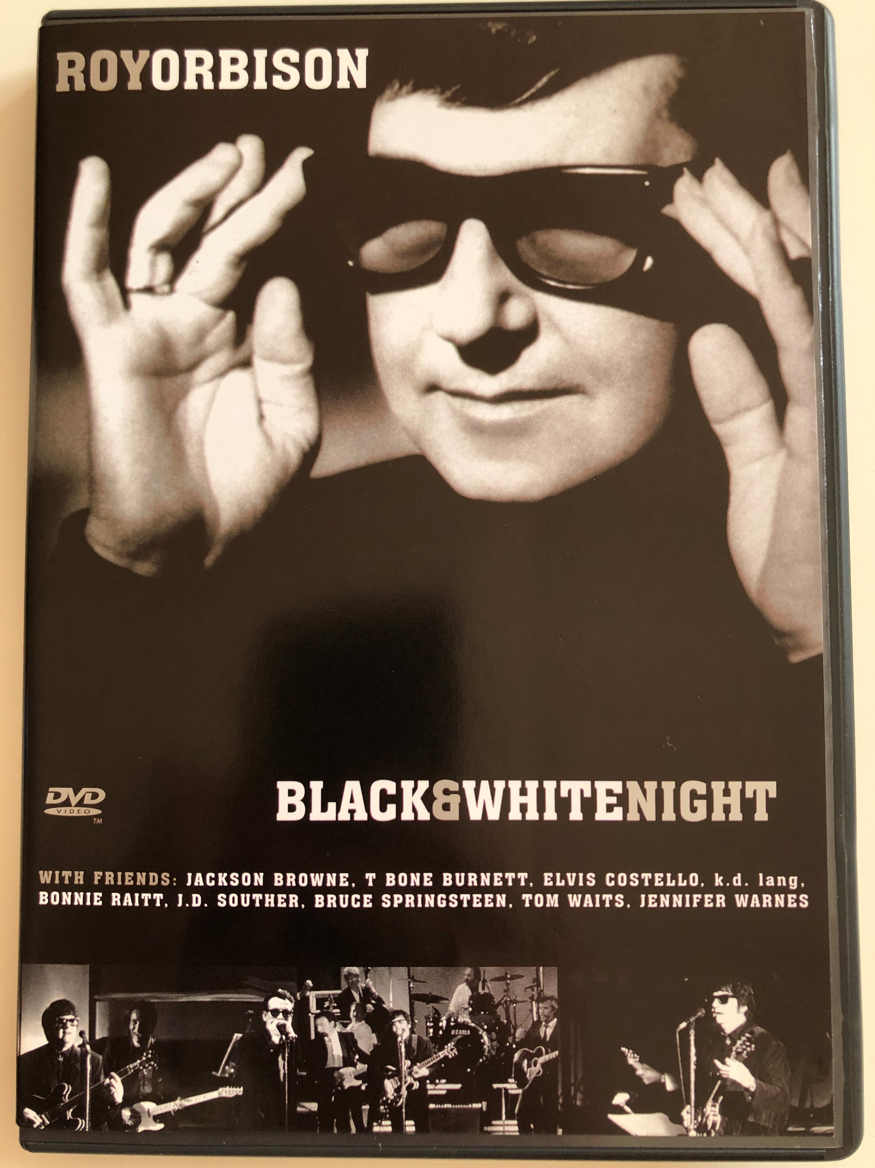 roy-orbison-black-white-night-dvd-1999-with-friends-jackson-browne-1.jpg