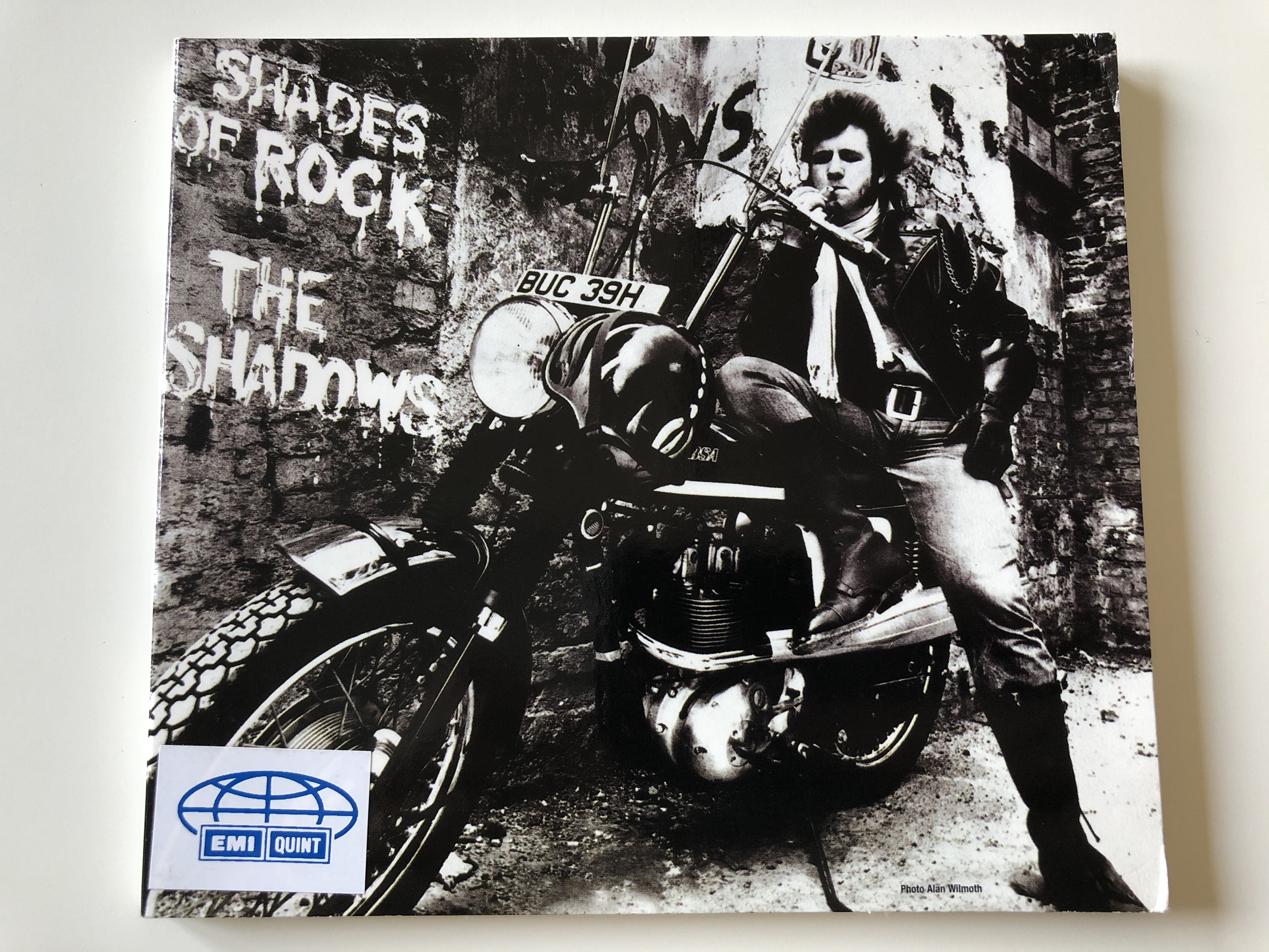 shades-of-rock-the-shadows-emi-audio-cd-1999-stereo-724352013326-1-.jpg