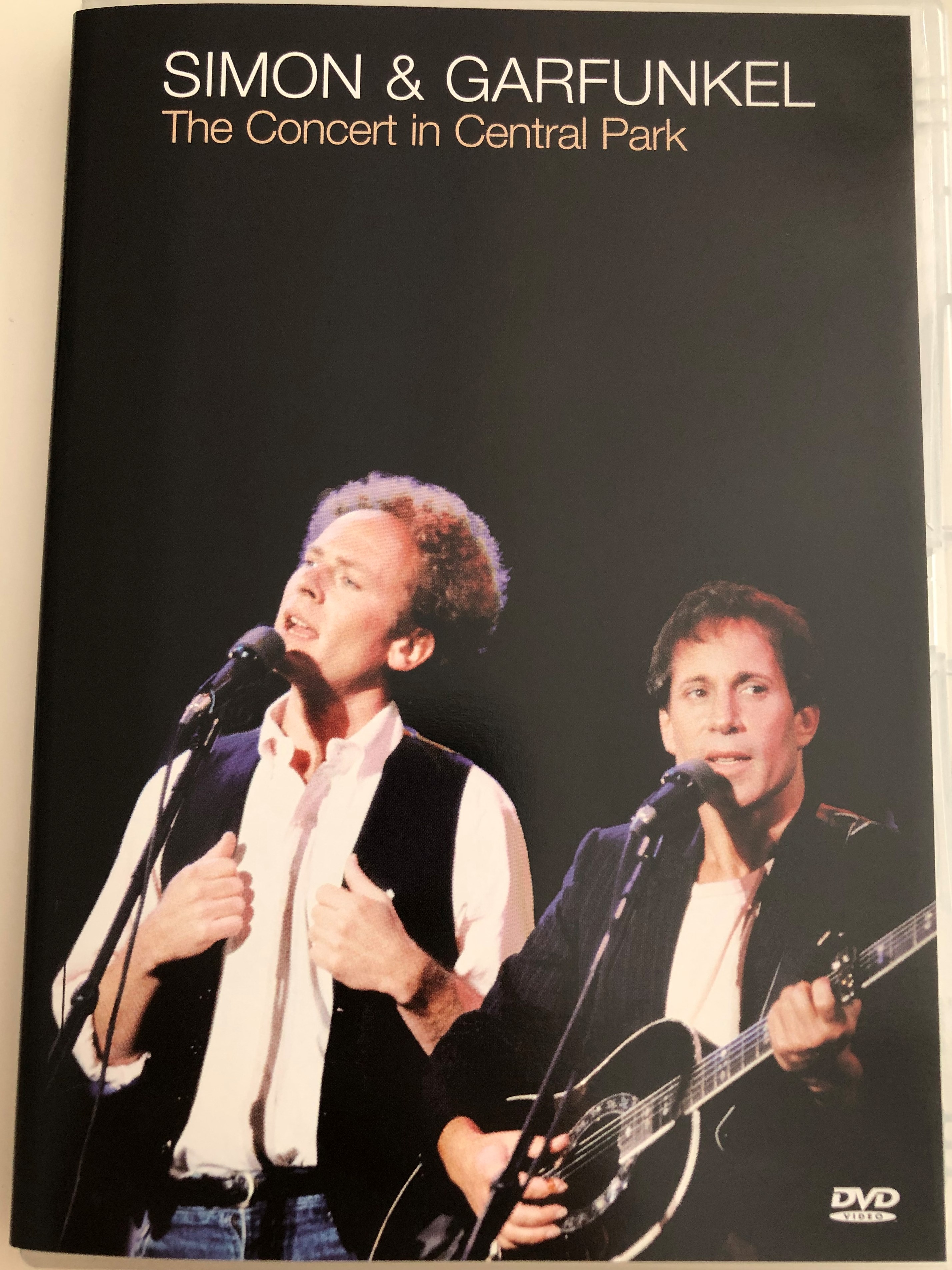 simon-garfunkel-the-concert-in-central-park-dvd-2003-recorded-live-on-september-19-1981-mrs.-robinson-american-tune-late-in-the-evening-columbia-202223-9-1-.jpg