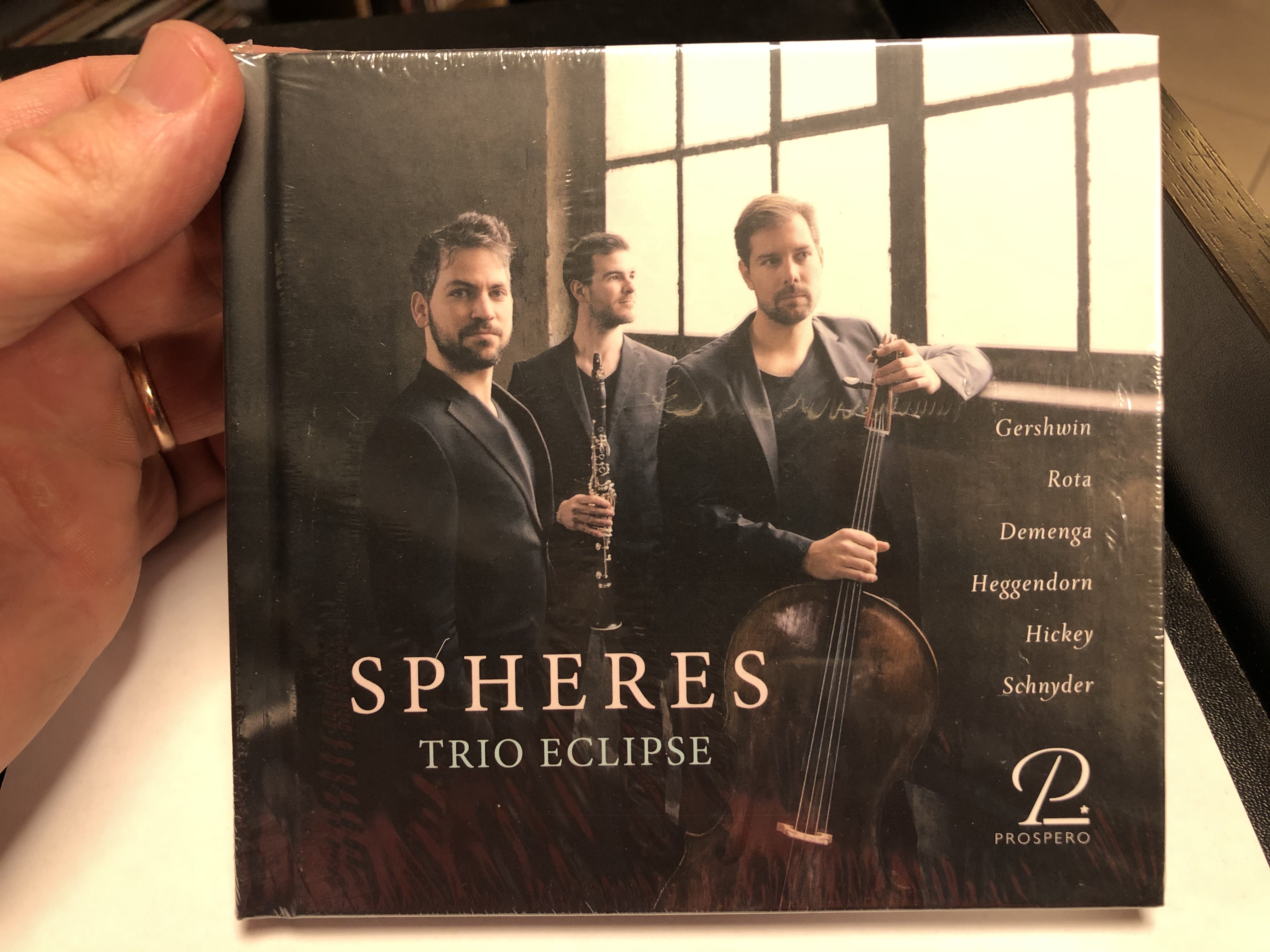 spheres-trio-eclipse-gershwin-rota-demenga-heggendorn-hickey-schnyder-prospero-classical-audio-cd-2020-802022294210-1-.jpg