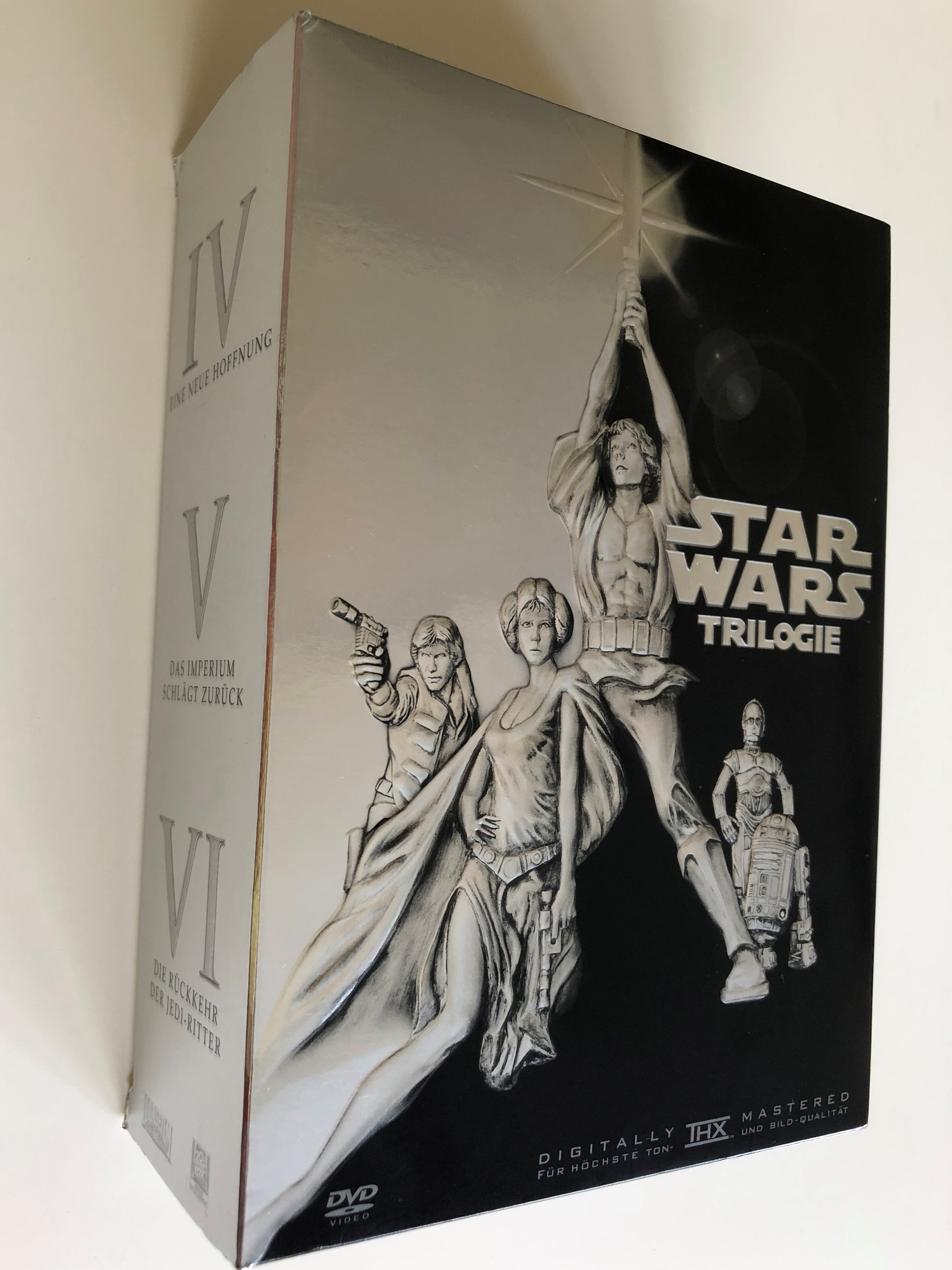 star-wars-trilogie-dvd-set-2004-german-episode-iv-a-new-hope-v.-the-empire-strikes-back-vi.-return-of-the-jedi-eine-neue-hoffnung-das-imperium-schl-gt-zur-ck-die-r-ckkehr-der-jedi-ritter-4-dvd-pack-with-extras-disc-6-.jpg