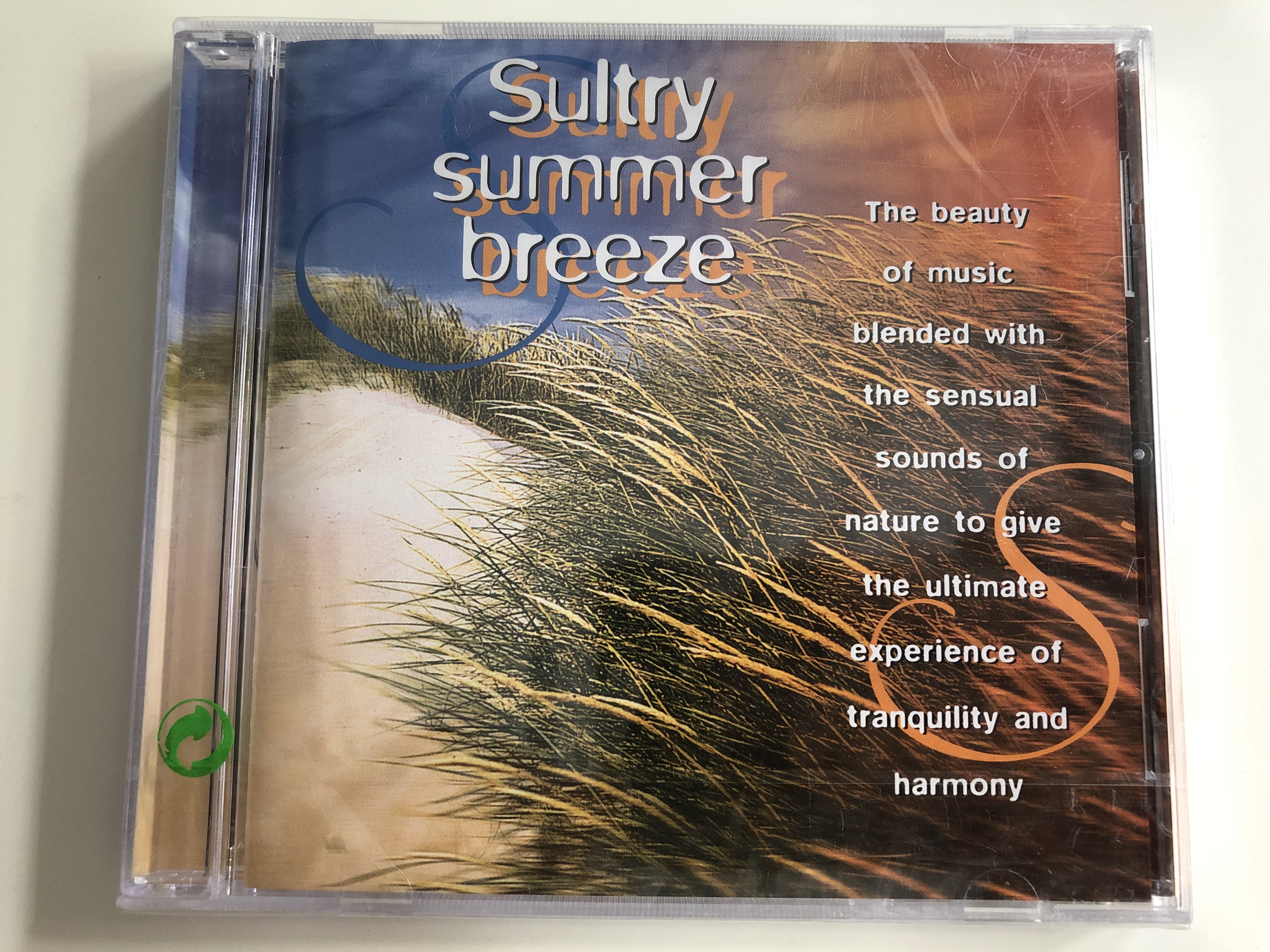 sultry-summer-breeze-the-beauty-of-music-blended-with-the-sensual-sounds-of-nature-to-give-the-ultimate-experience-of-tranquility-and-harmony-disky-audio-cd-1997-dc-879502-1-.jpg