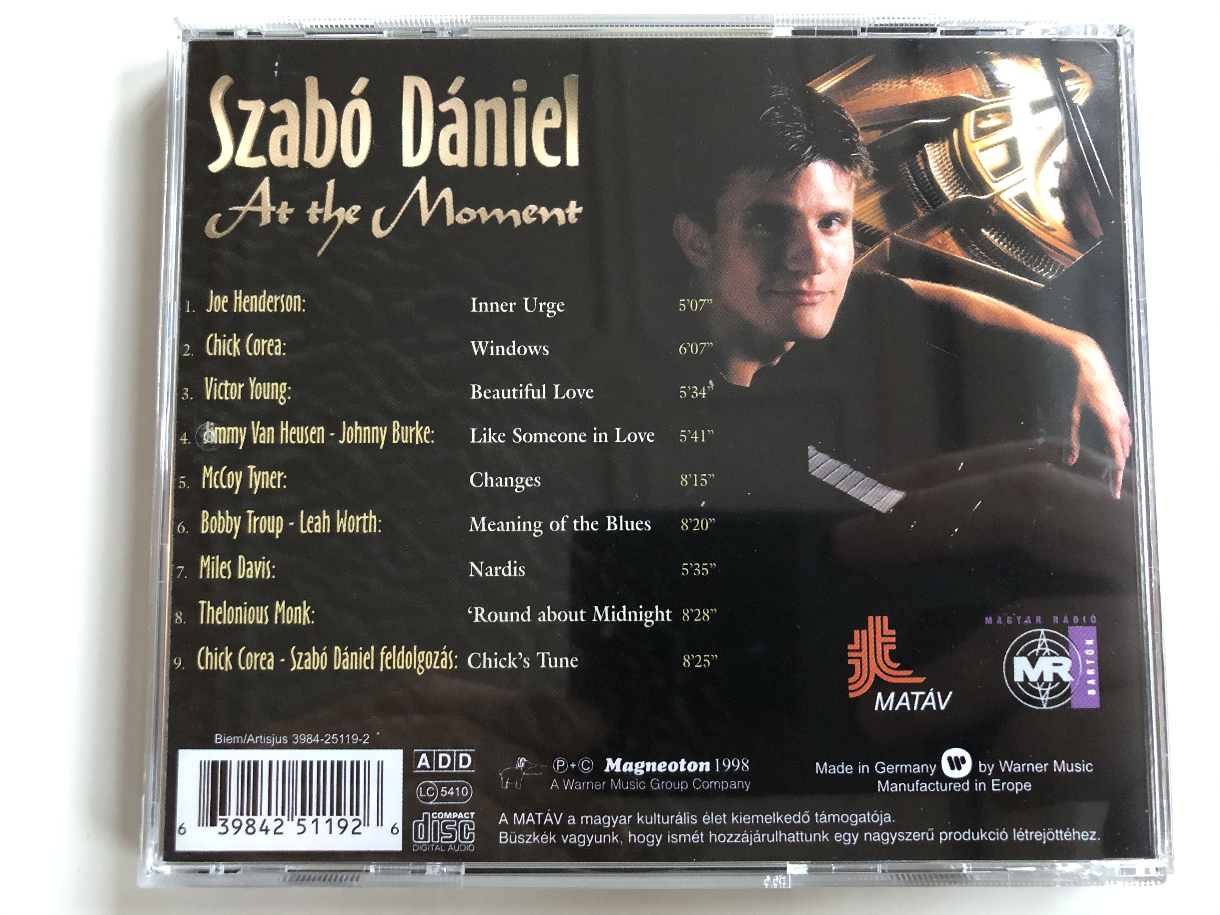 szab-d-niel-at-the-moment-a-fusti-balogh-gabor-jazz-zongora-tehetsegkutato-verseny-i.-helyezettje-magneoton-audio-cd-1998-3984-25119-2-6-.jpg