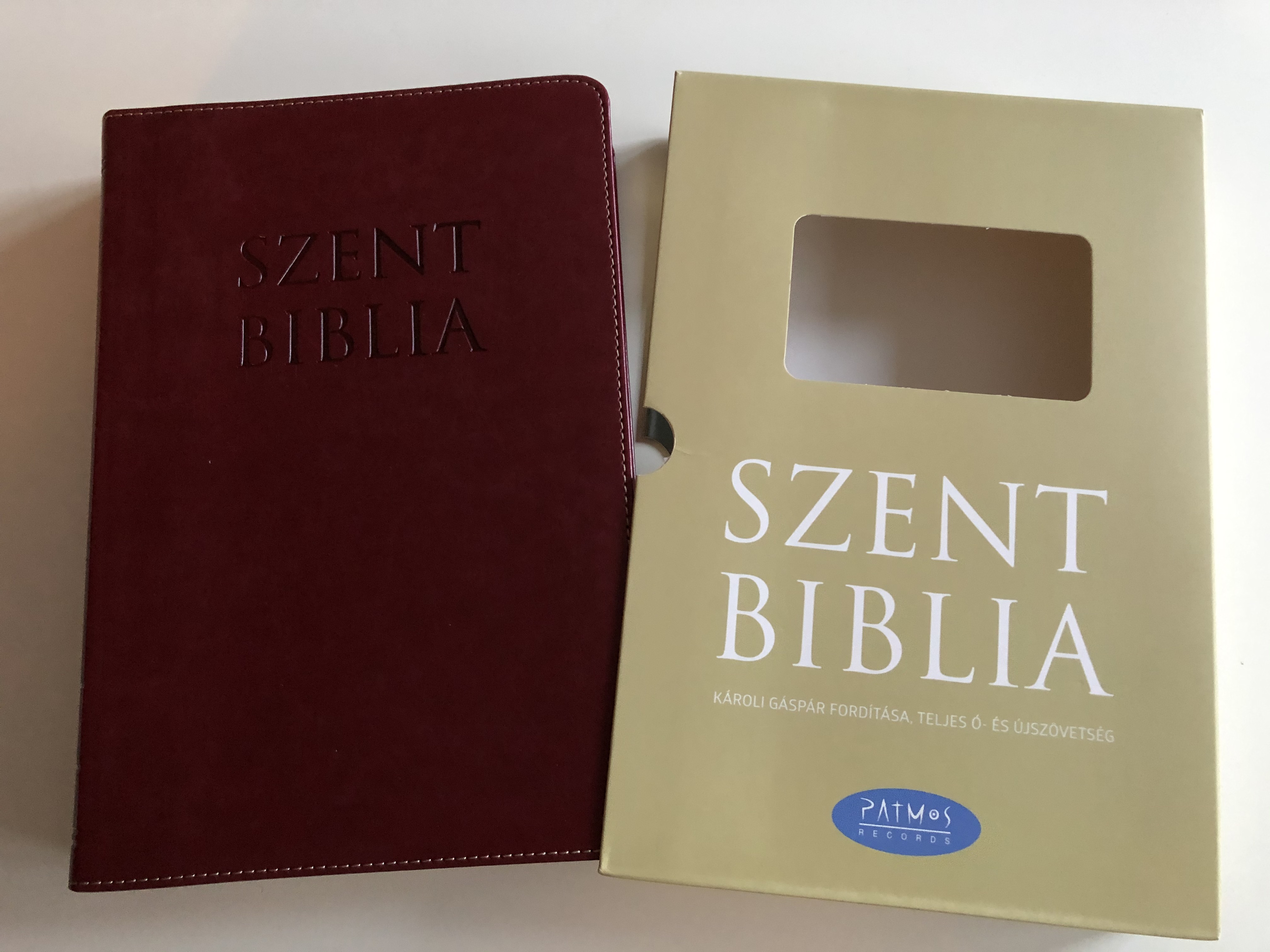 szent-biblia-hungarian-holy-bible-with-words-of-jesus-in-red-leather-bound-burgundy-cover-1-.jpg
