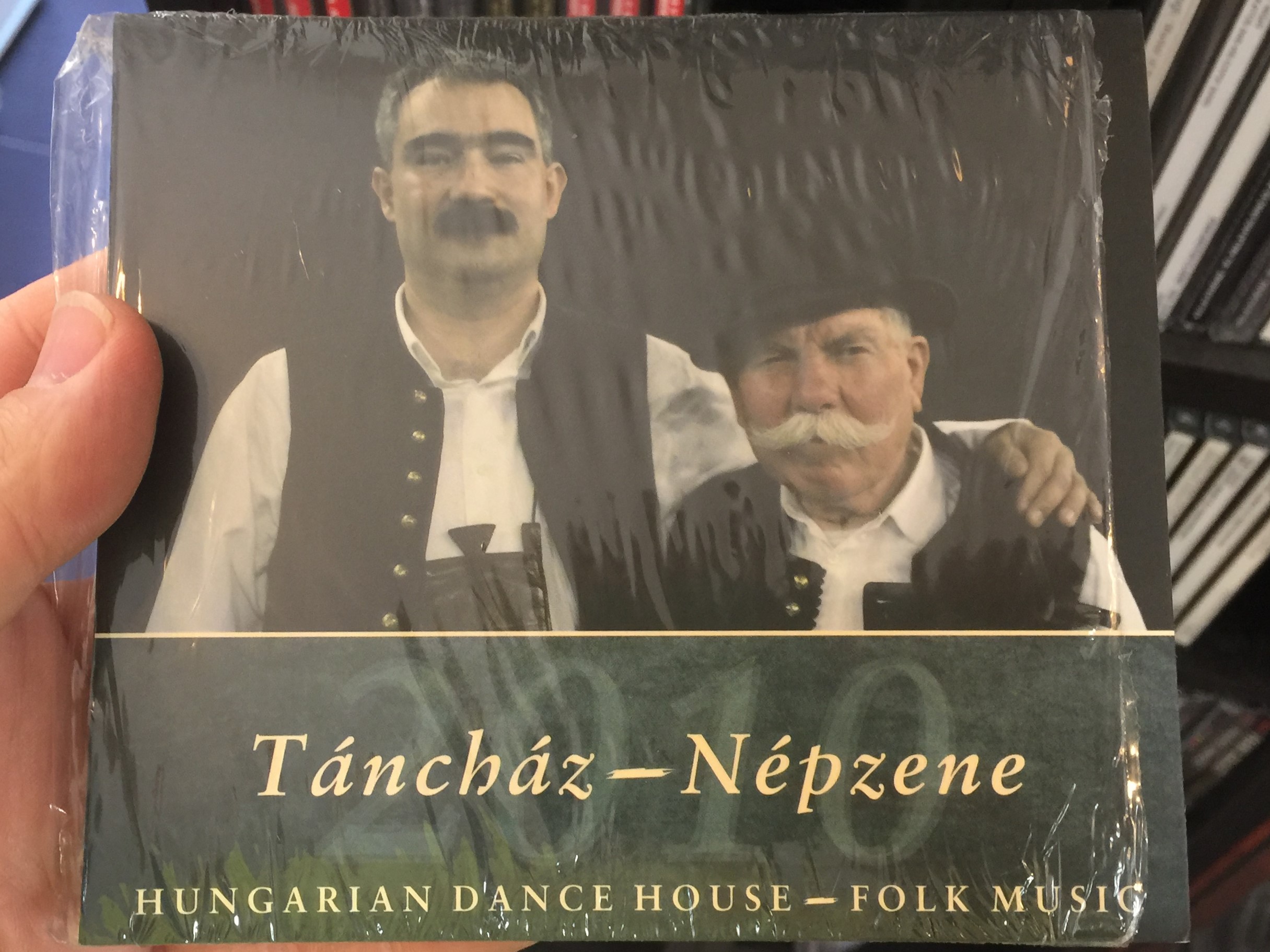 t-nch-z-n-pzene-2010-hungarian-dance-house-folk-music-hagyom-nyok-h-za-audio-cd-2010-5999882041520-1-.jpg