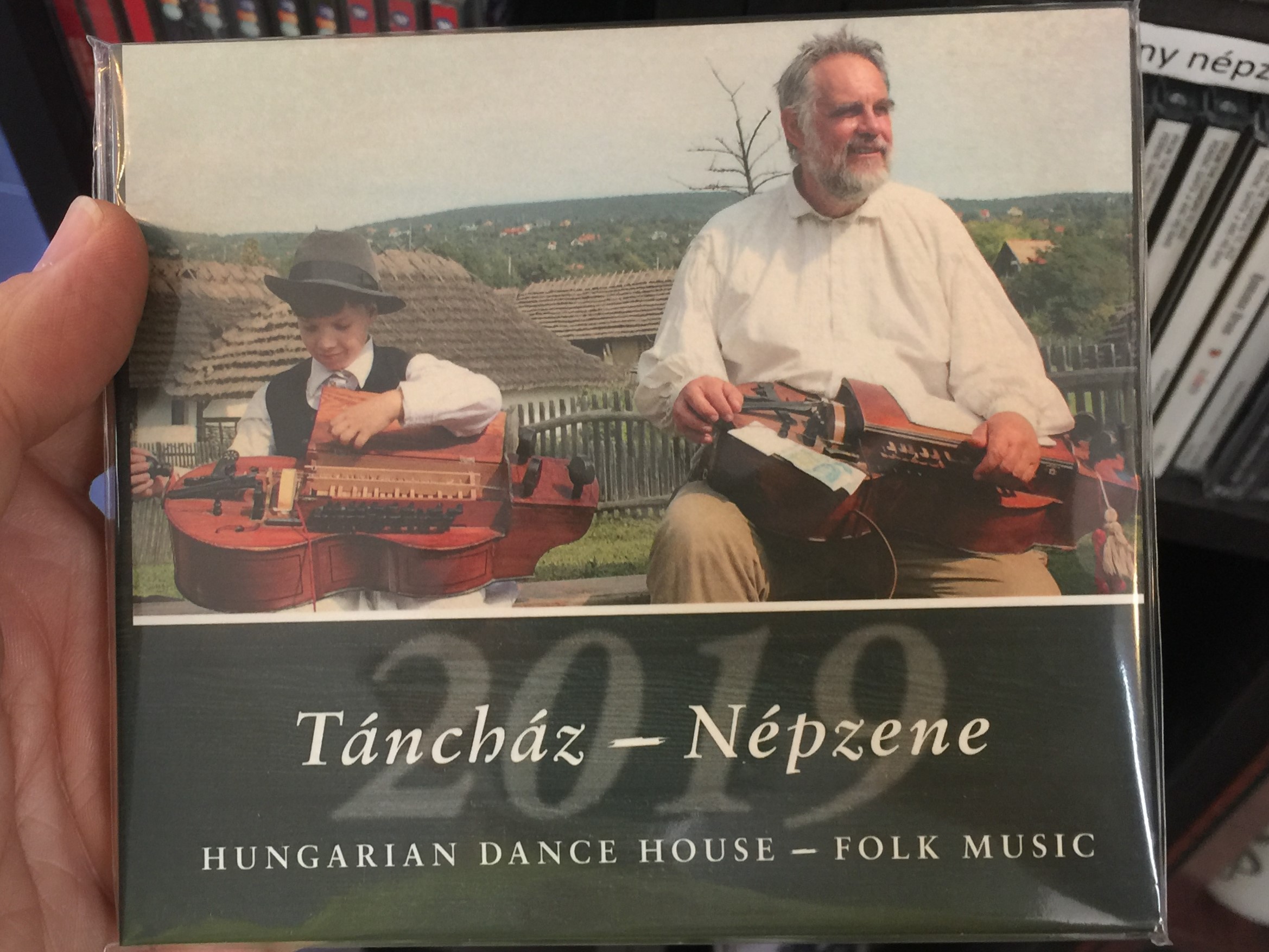 t-nch-z-n-pzene-2019-hungarian-dance-house-folk-music-hagyom-nyok-h-za-audio-cd-2019-5999882041650-1-.jpg