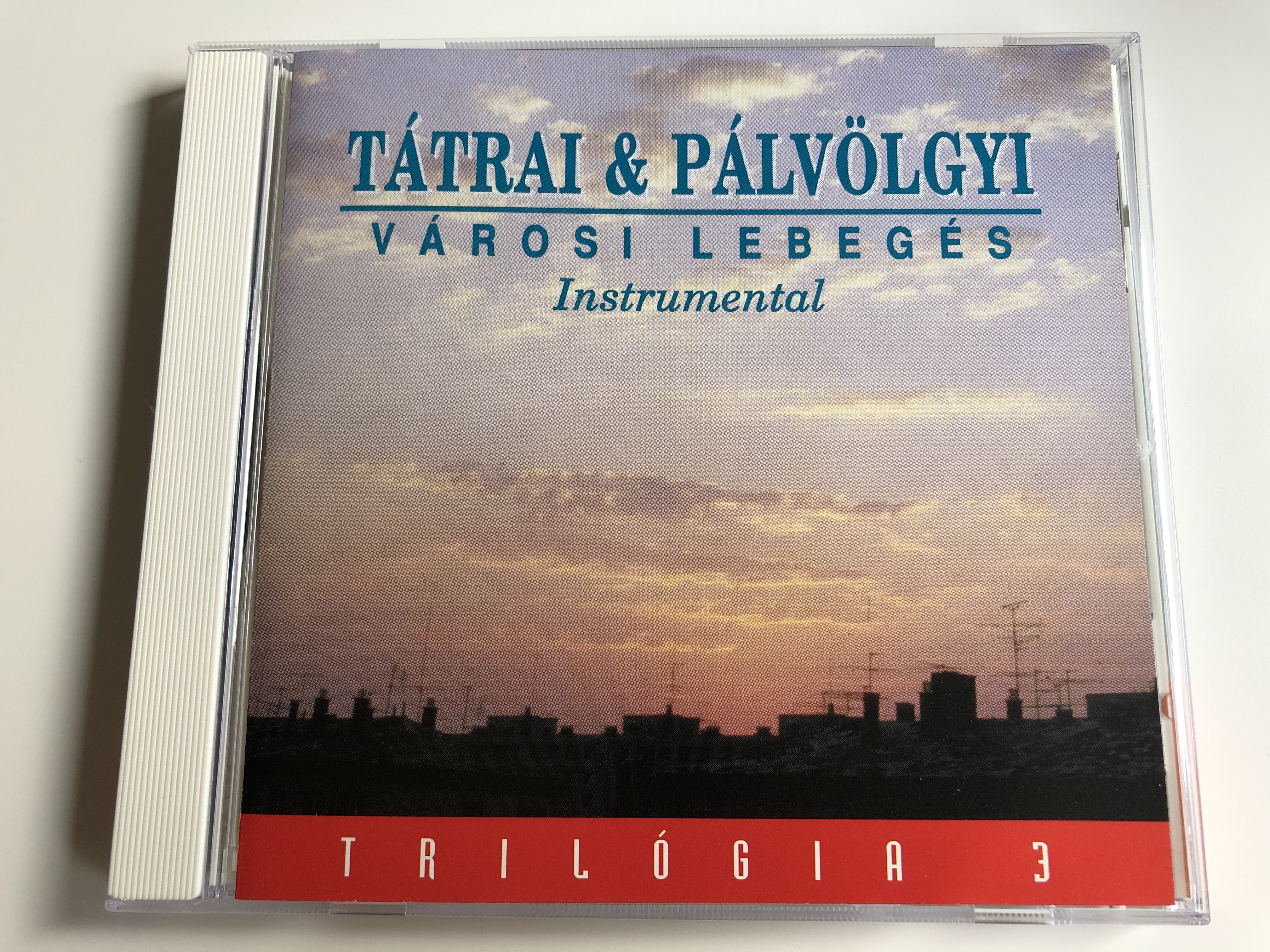 t-trai-palvolgyi-varosi-lebeges-instrumental-trilogia-3-magneoton-audio-cd-0630-16849-2-1-.jpg