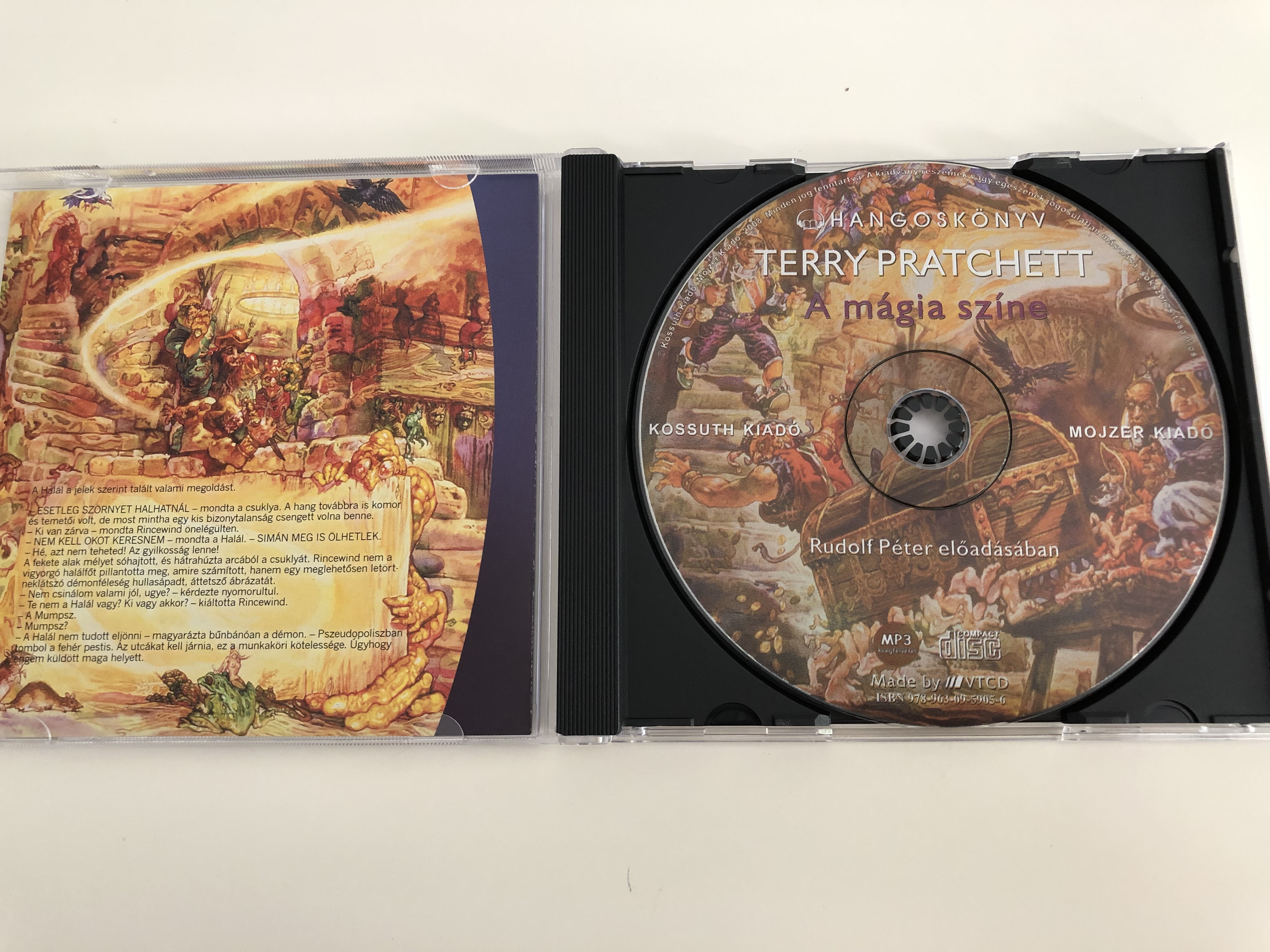 terry-pratchett-a-m-gia-sz-ne-az-els-korongvil-g-reg-ny-read-by-rudolf-p-ter-hungarian-audio-book-edition-of-the-light-fantastic-by-terry-pratchett-mp3-audio-cd-2008-kossuth-mojzer-kiad-3-.jpg