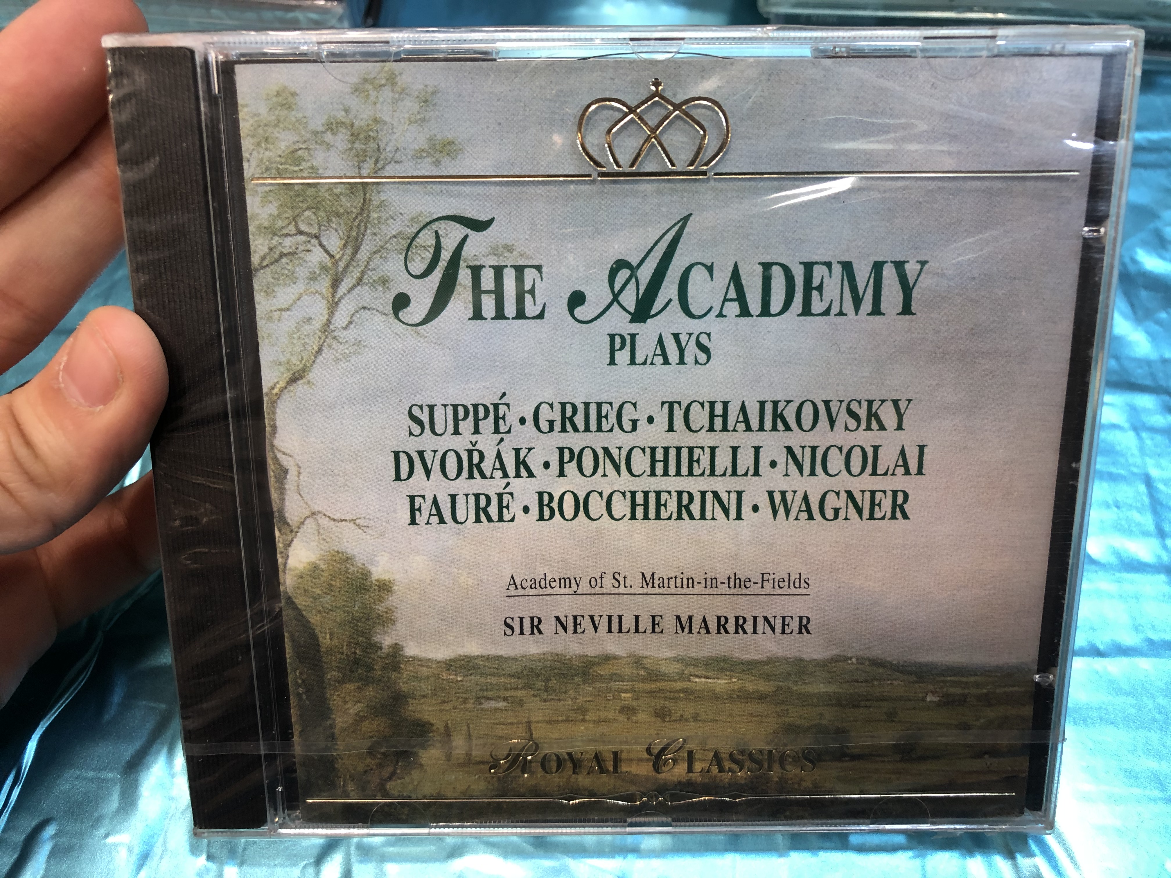 the-academy-plays-suppe-grieg-tchaikovsy-dvorak-ponchielli-nicolai-faure-boccherini-wagner-academy-od-st.-martin-in-the-fields-sir-neville-marriner-royal-classics-audio-cd-1995-roy-1-.jpg