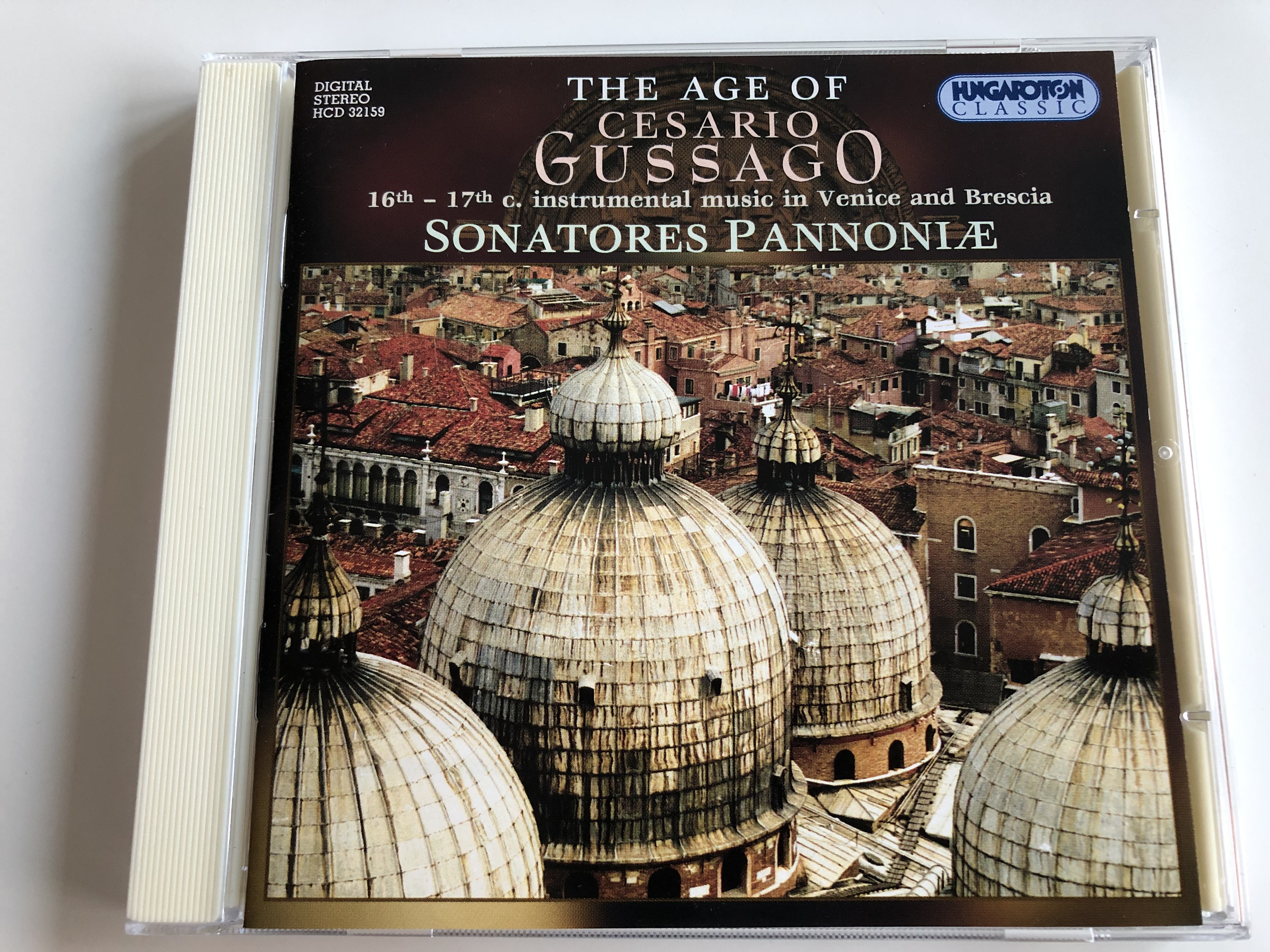 the-age-of-cesario-gussago-16th-17th-c.-instrumental-music-in-venice-and-brescia-sonatores-pannonie-hungaroton-classic-audio-cd-2003-stereo-hcd-32159-1-.jpg