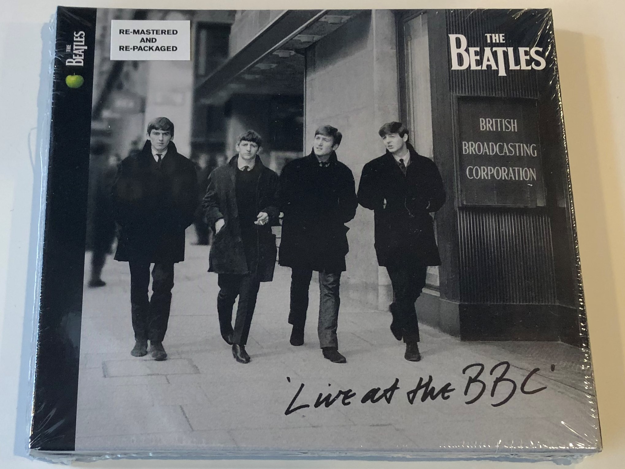 the-beatles-live-at-the-bbc-british-broadcasting-corporation-apple-records-2x-audio-cd-2013-mono-3749153-1-.jpg