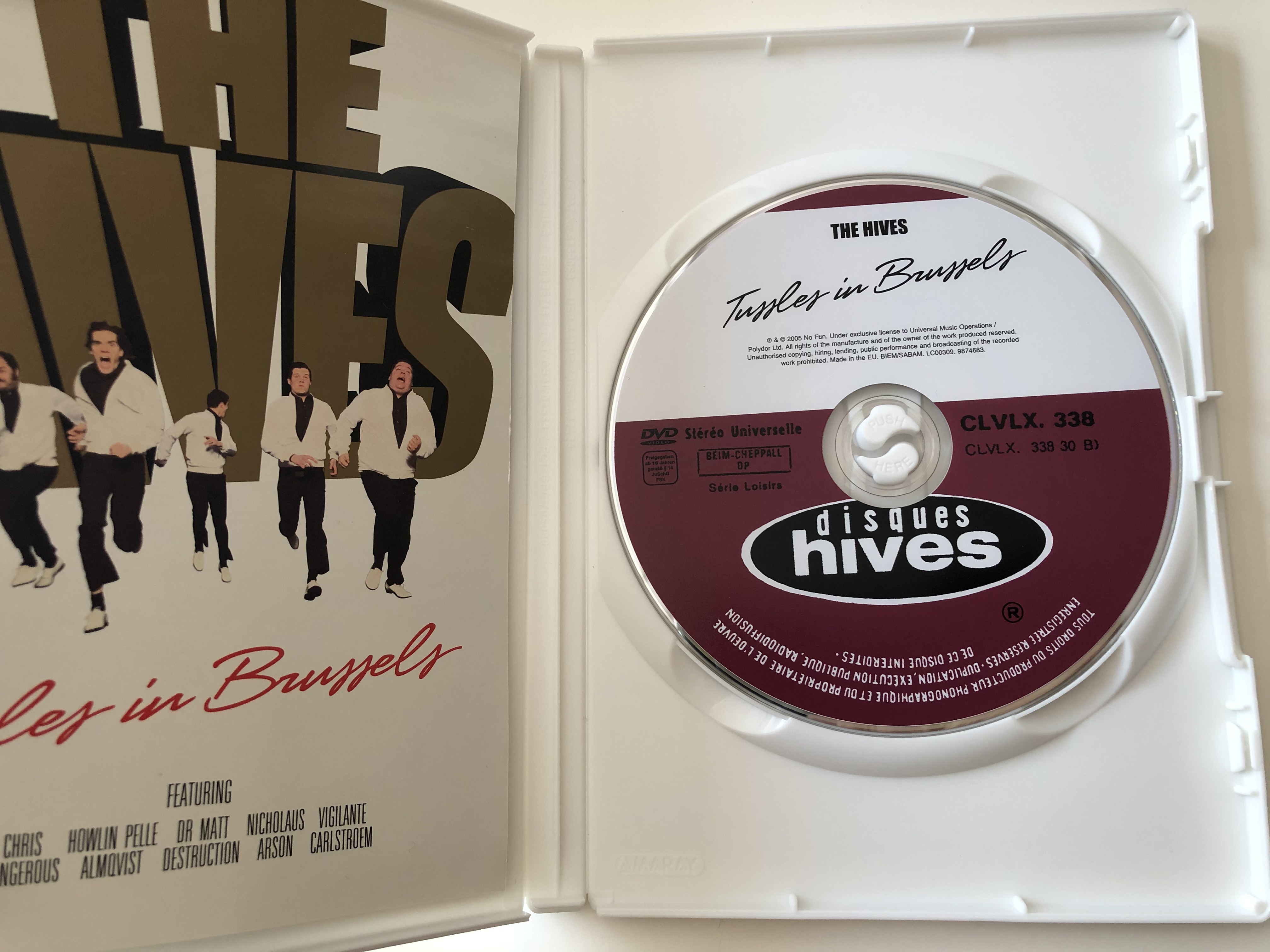 the-hives-dvd-tussles-in-brussels-2005-2.jpg