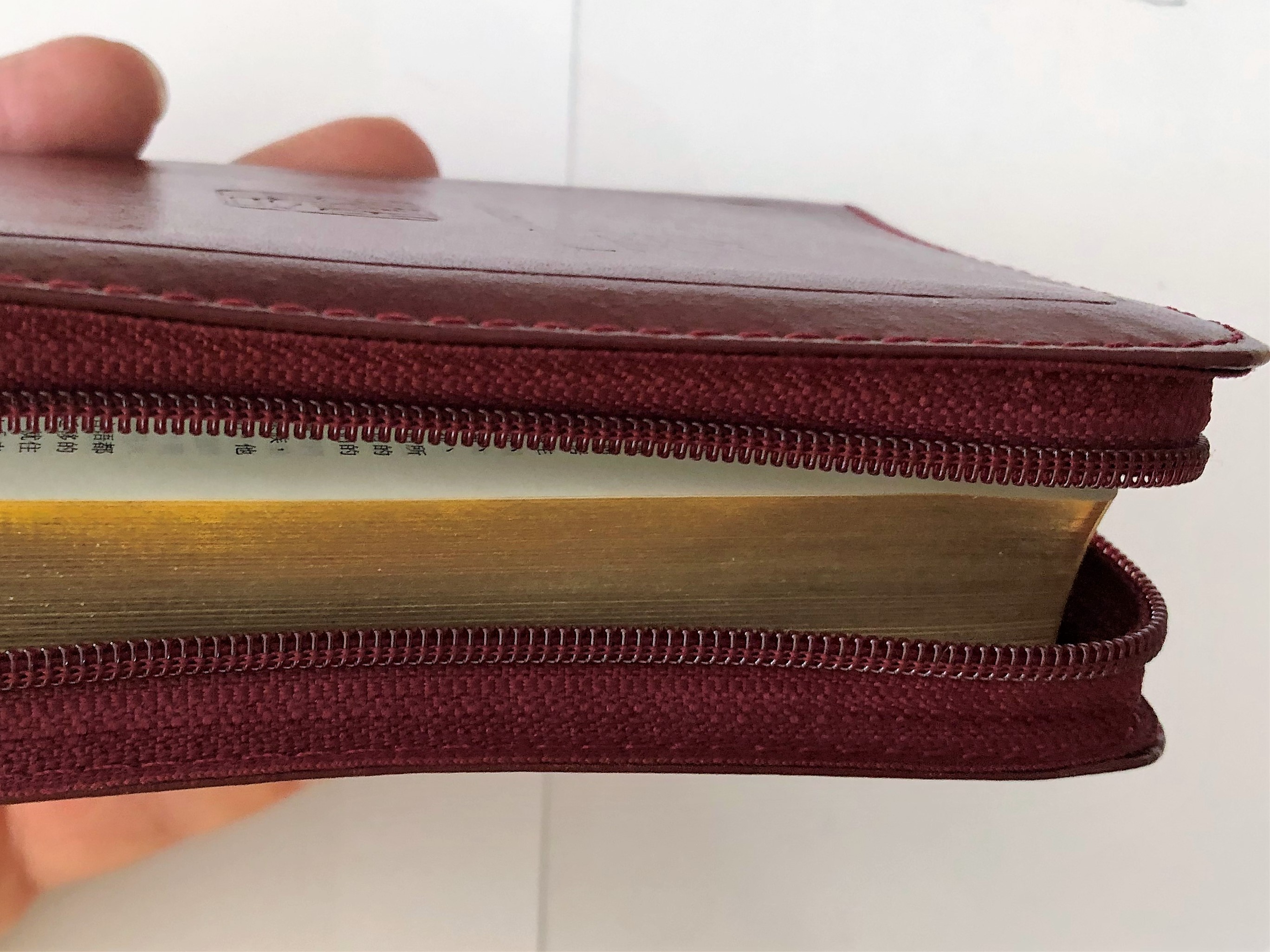 the-holy-bible-chinese-union-version-new-punctuation-maroon-leather-bound-golden-edges-zipper-cunpss-37z-m-bsm-2006-4-.jpg