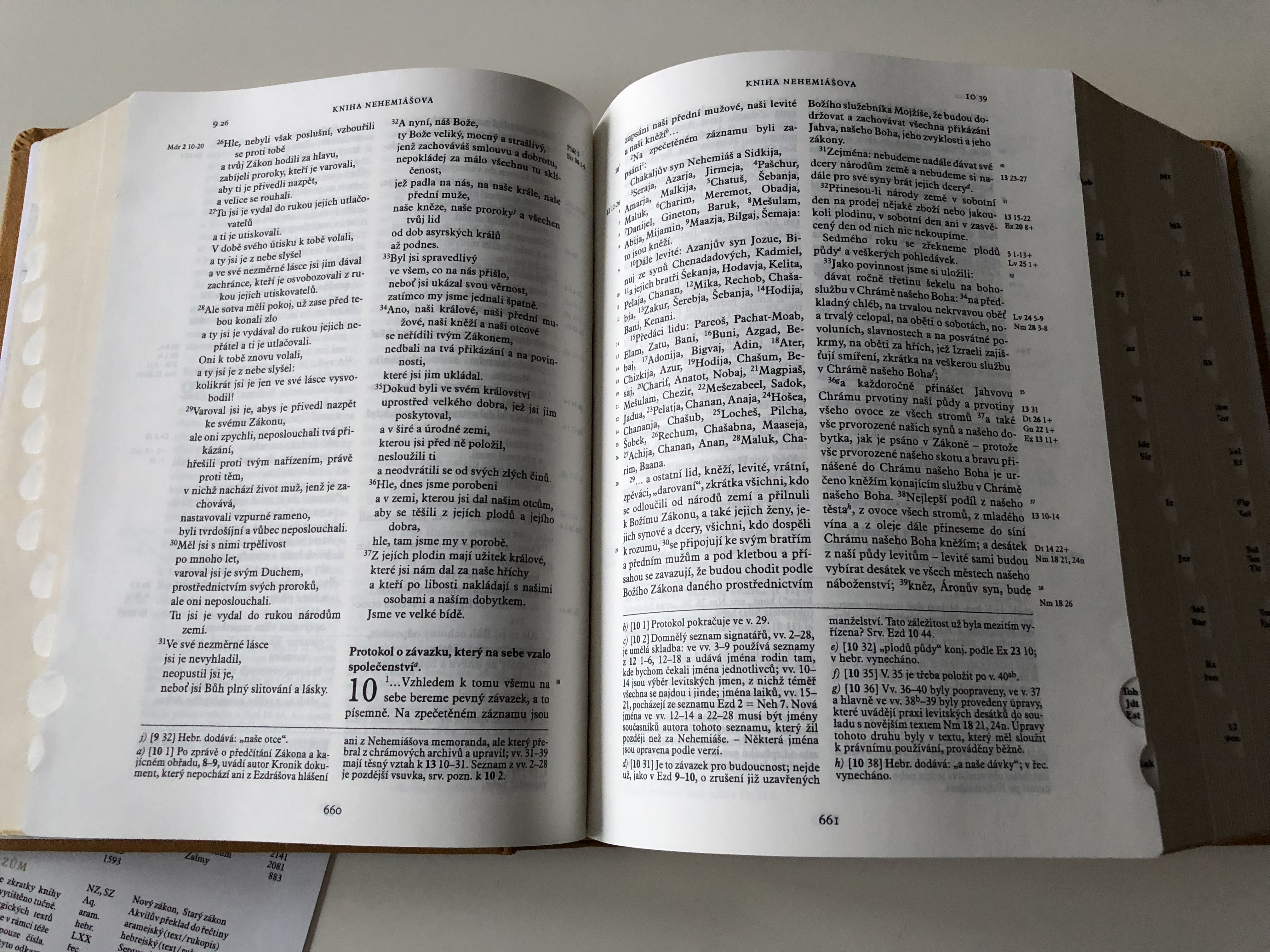 the-jerusalem-bible-in-czech-language-jeruzal-msk-bible-p-smo-svat-vydan-jeruzal-mskou-biblickou-kolou-leather-bound-with-golden-edges-thumb-index-contains-deuterocanonical-books-8-.jpg