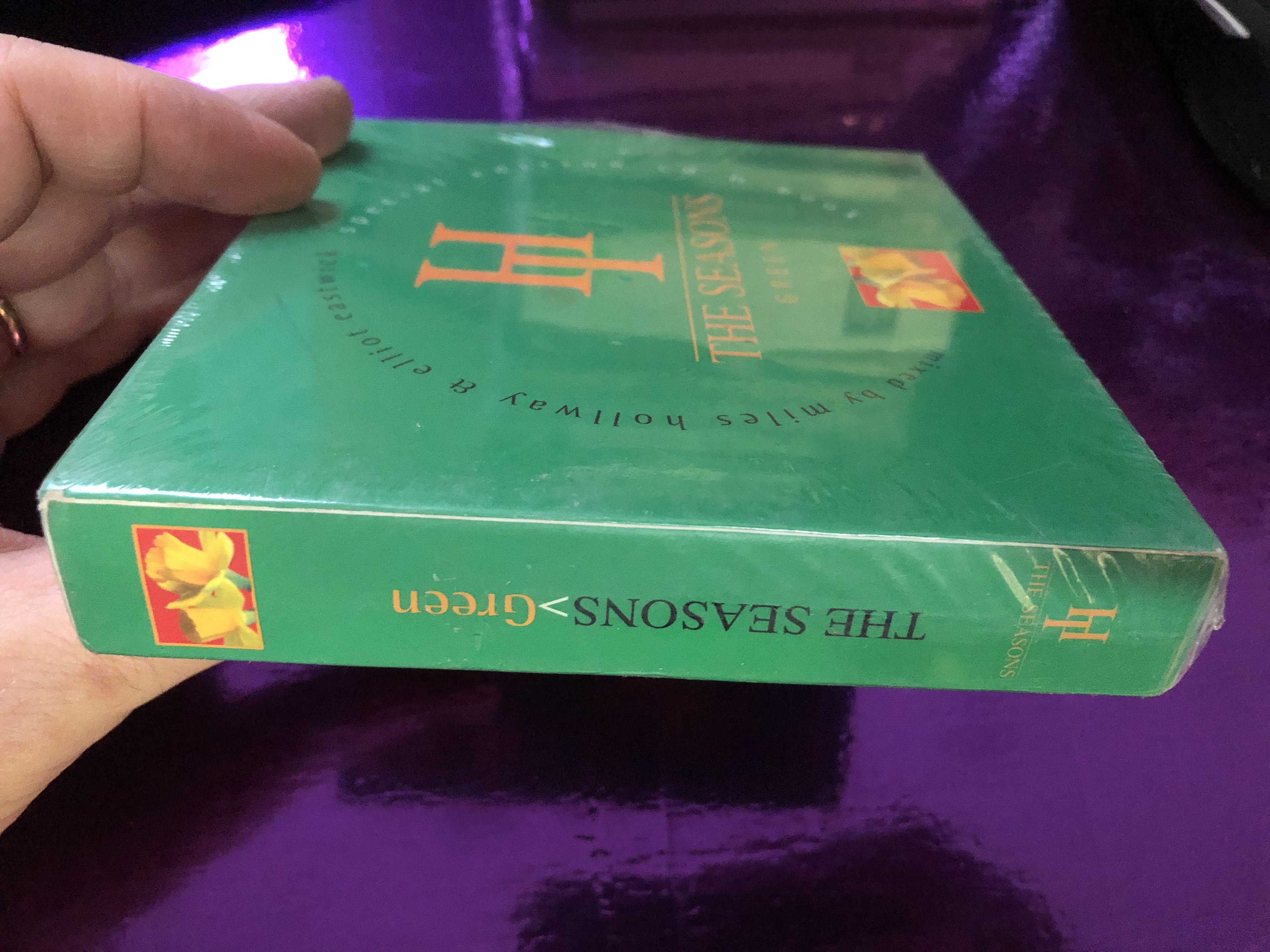 the-seasons-green-mixed-by-miles-hollway-elliot-eastwick-special-edition-cd-book-dj-friendly-edition-hard-times-the-label-2x-audio-cd-htv-96cd-001-3-.jpg