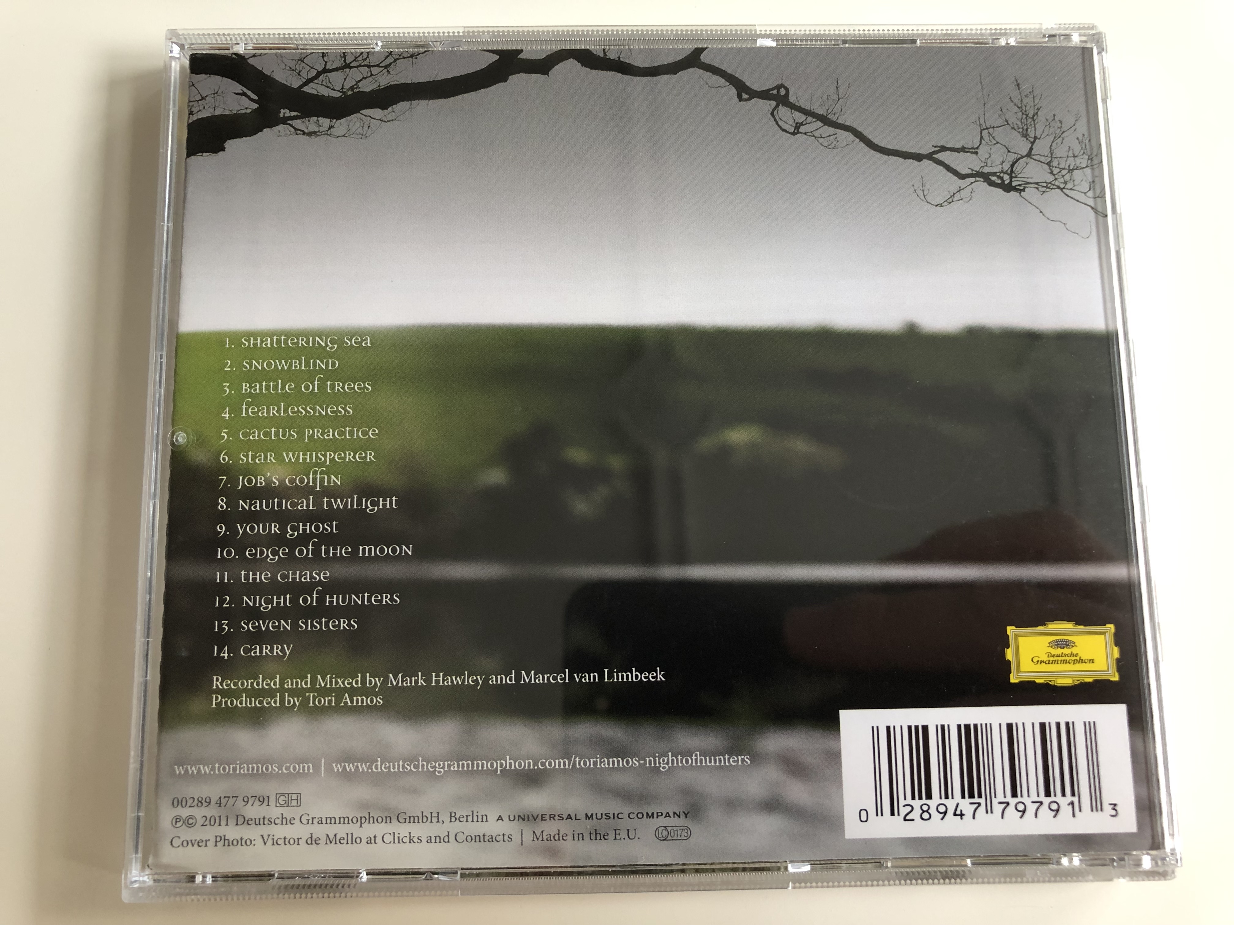 tori-amos-night-of-hunters-snowblind-fearlessness-job-s-coffin-the-chase-seven-sisters-audio-cd-2011-3-.jpg