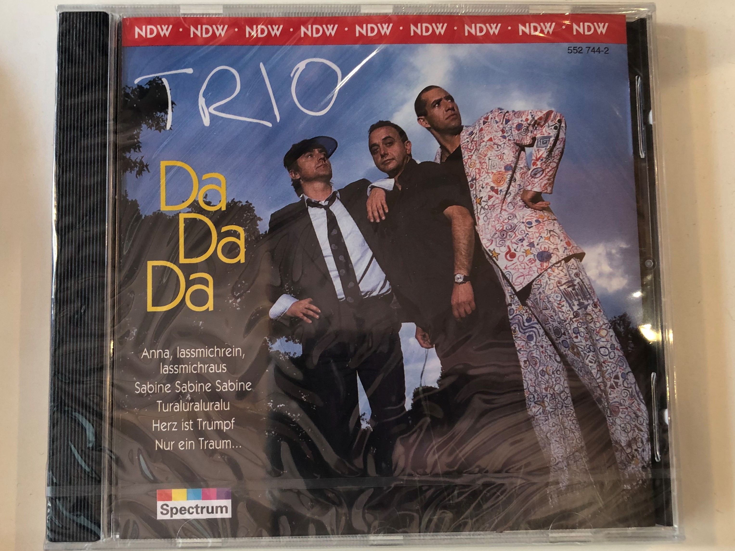trio-da-da-da-anna-lassmichrein-lassmichraus-sabine-sabine-sabine-turaluralmuralu-herz-ist-trumpf-nur-ein-traum...-spectrum-audio-cd-731455274424-1-.jpg