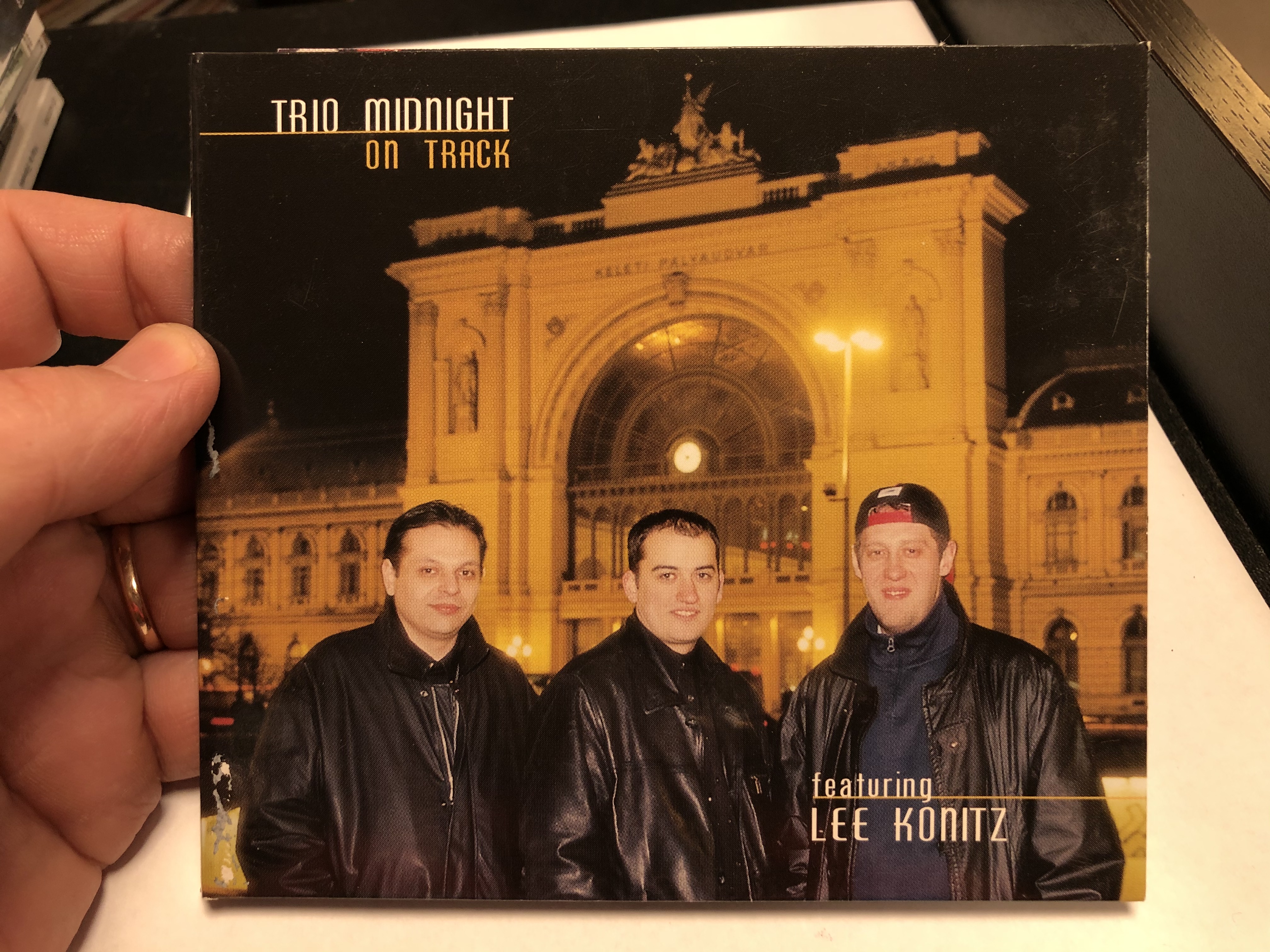 trio-midnight-on-track-featuring-lee-konitz-wellington-kommunik-ci-audio-cd-well-cd-2000-1-.jpg