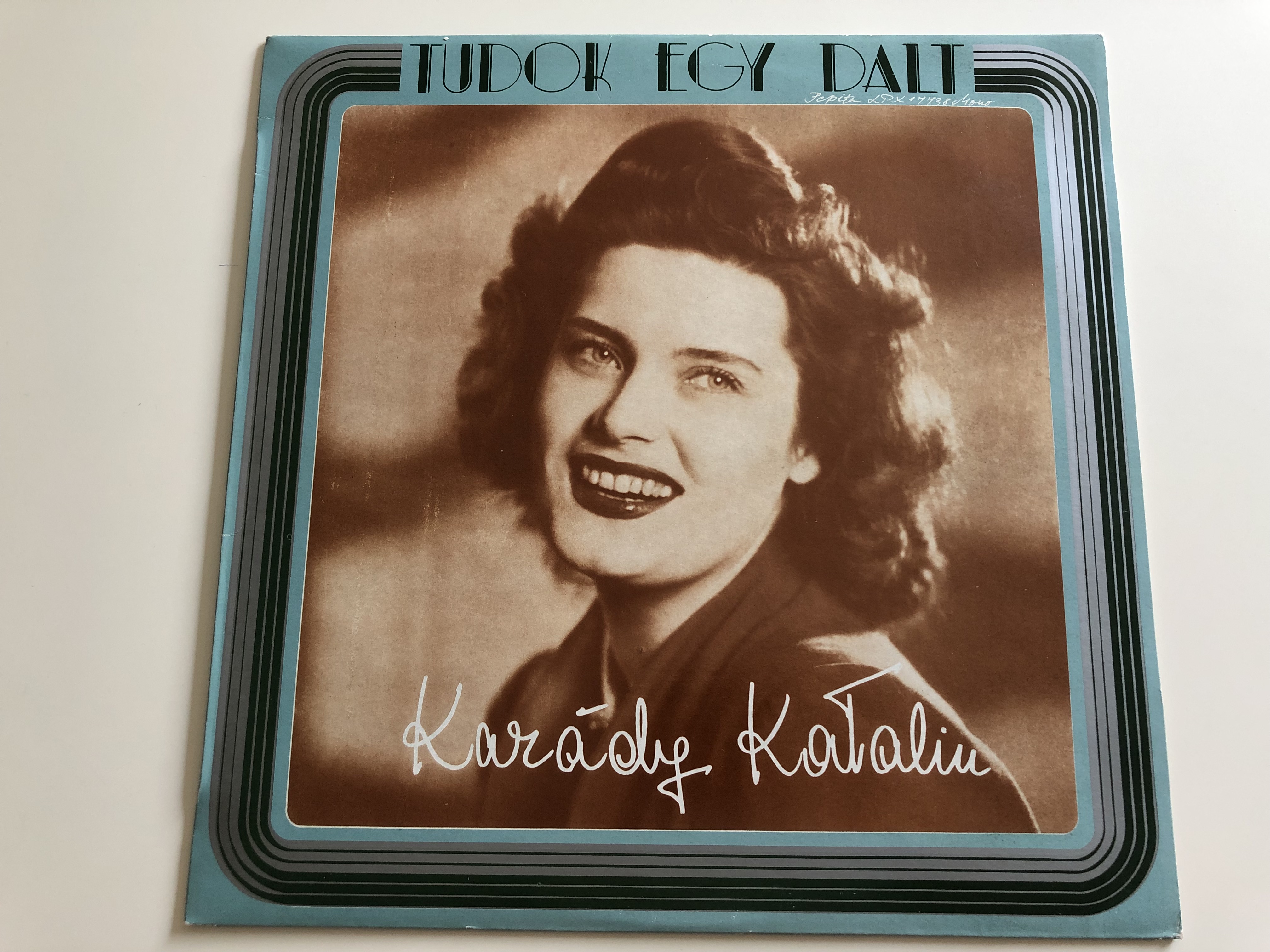 tudok-egy-dalt-kar-dy-katalin-p-tria-zenekar-durium-zenekar-pepita-lp-lpx-17738-1-.jpg
