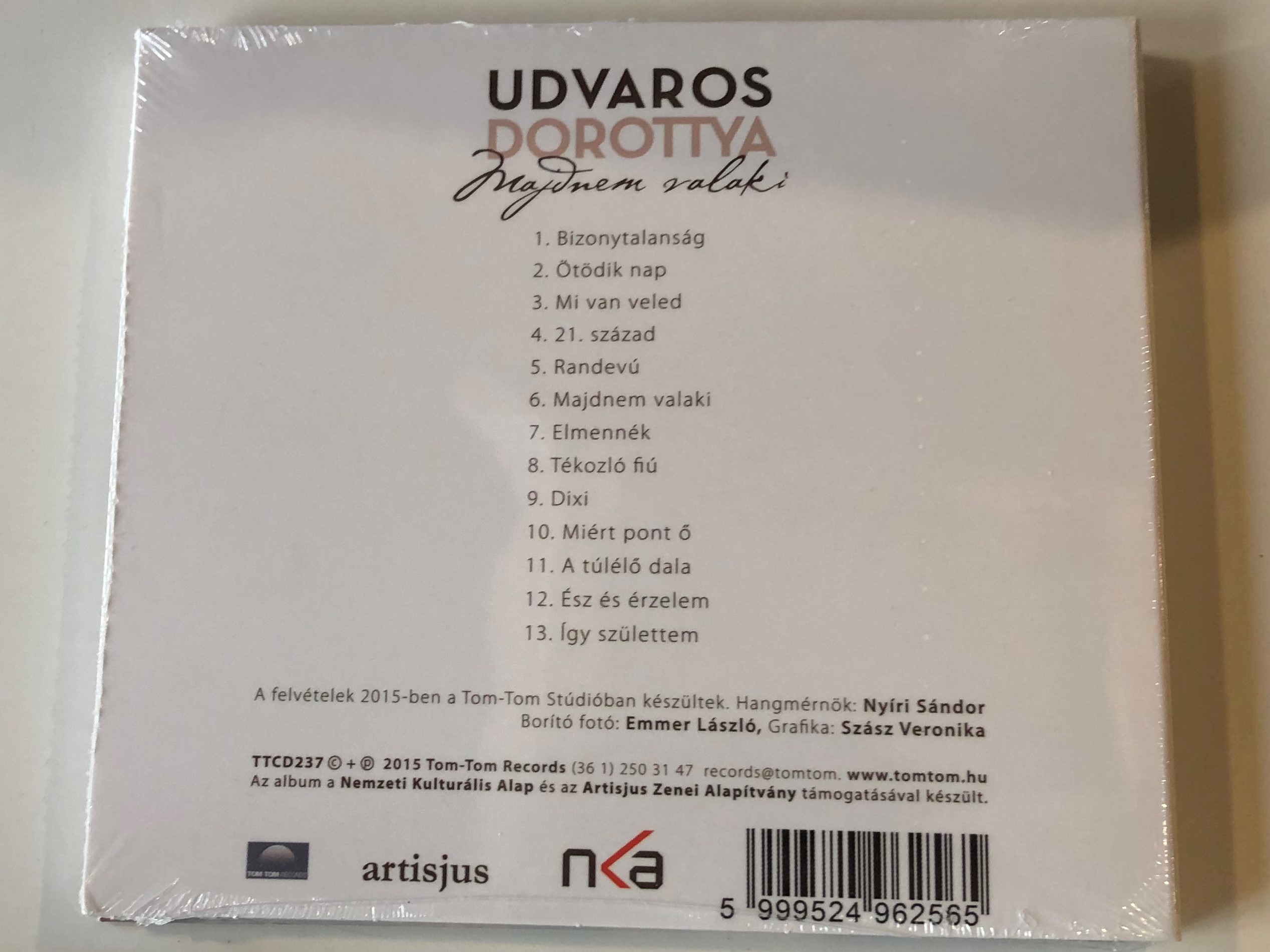 udvaros-dorottya-majdnem-valaki-tom-tom-records-audio-cd-2015-ttcd237-2-.jpg