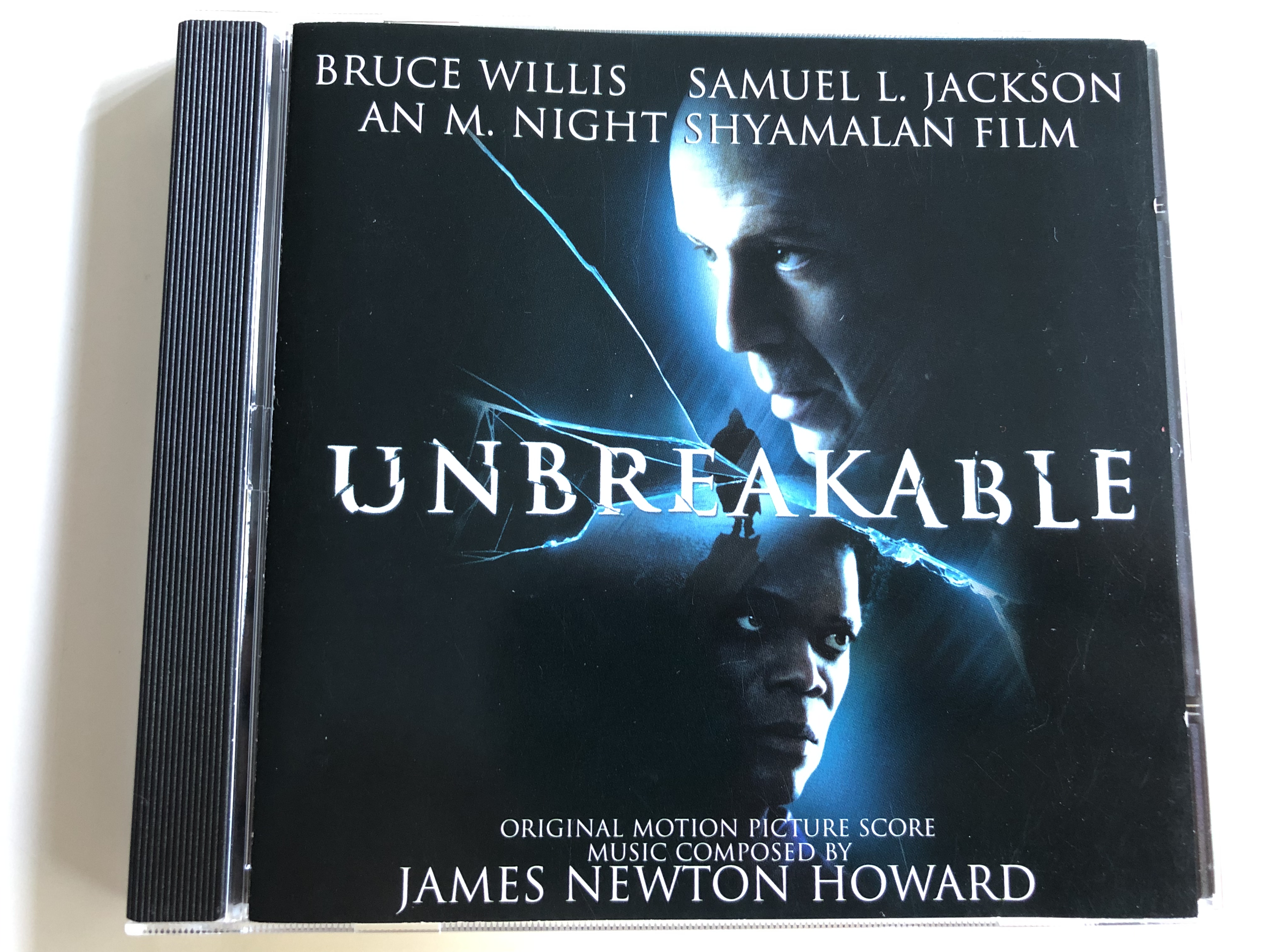 unbreakable-original-motion-picture-score-music-composed-by-james-newton-howard-bruce-willis-samuel-l.-jackson-an-m.-night-shyamalan-film-audio-cd-2000-1-.jpg