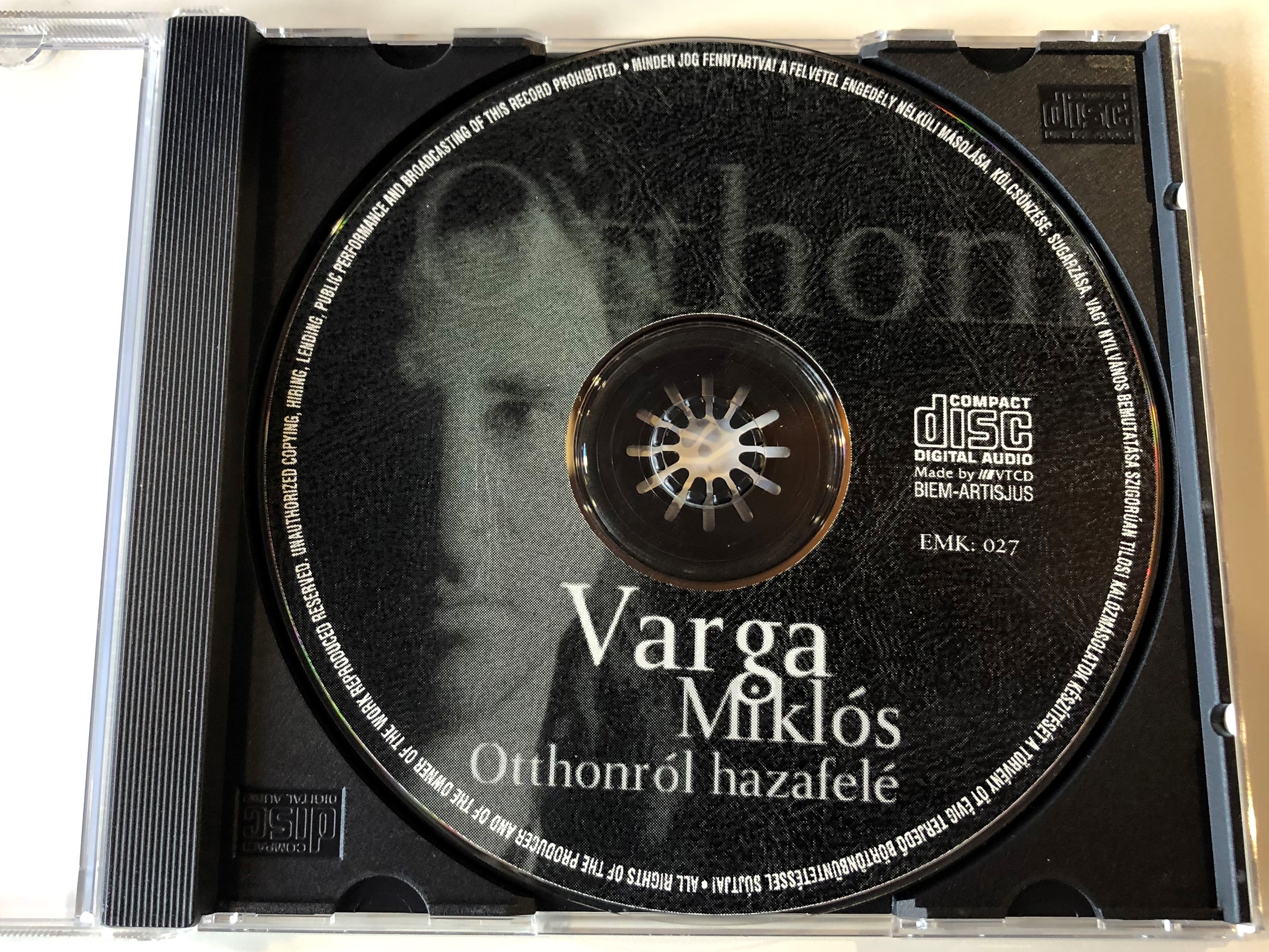varga-mikl-s-otthonr-l-hazafel-exkluziv-music-kiad-audio-cd-emk-027-2-.jpg