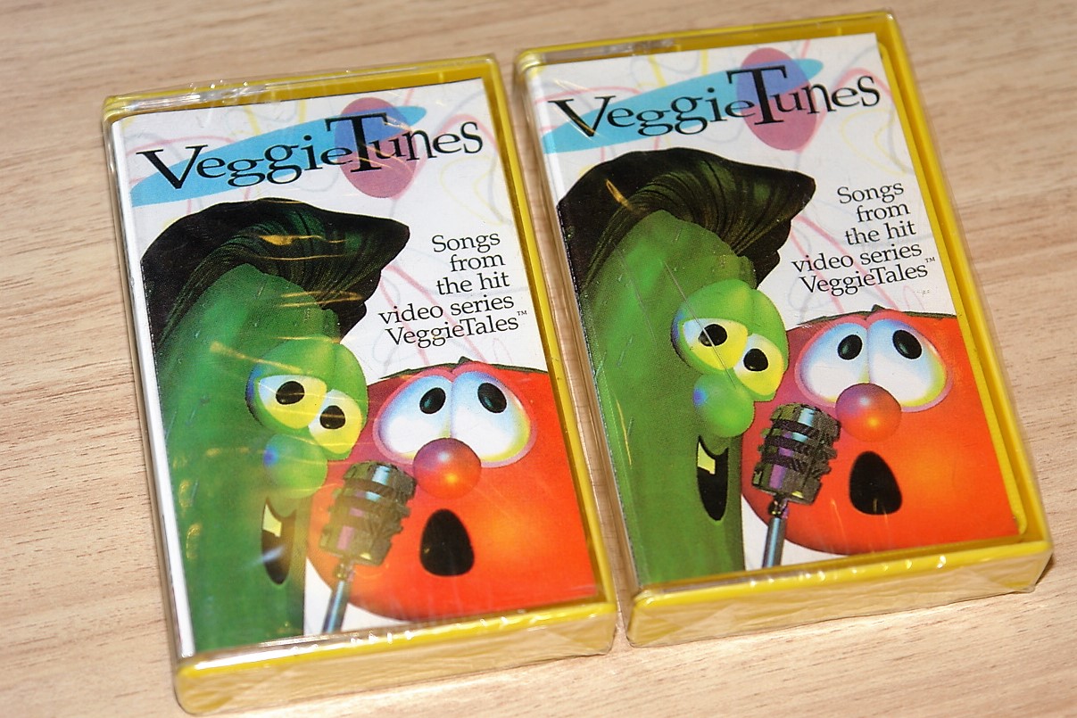 veggietunes-songs-from-the-hit-video-series-veggie-tales-everland-entertainment-audio-cassette-7019693504-1-.jpg