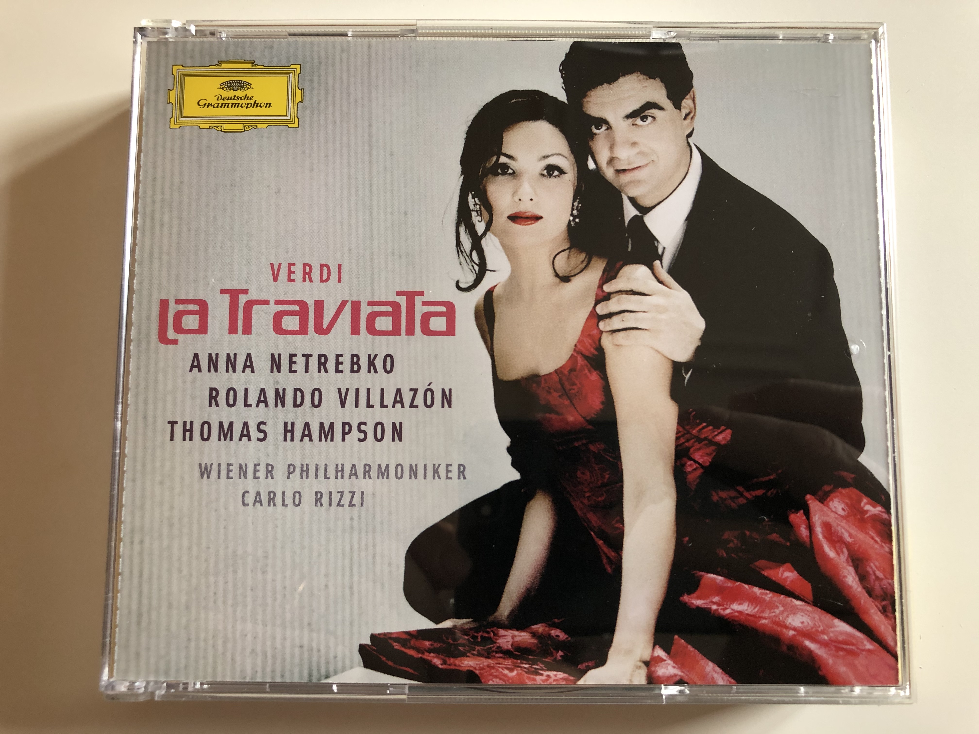 verdi-la-traviata-anna-netrebko-rolando-villaz-n-thomas-hampson-wiener-philharmoniker-carlo-rizzi-deutsche-grammophon-2x-audio-cd-2005-00289-477-5933-1-.jpg
